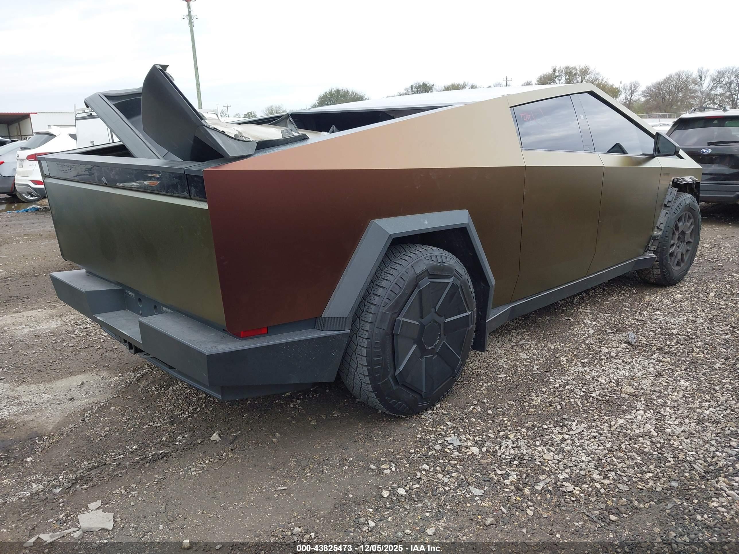 TESLA CYBERTRUCK image 4