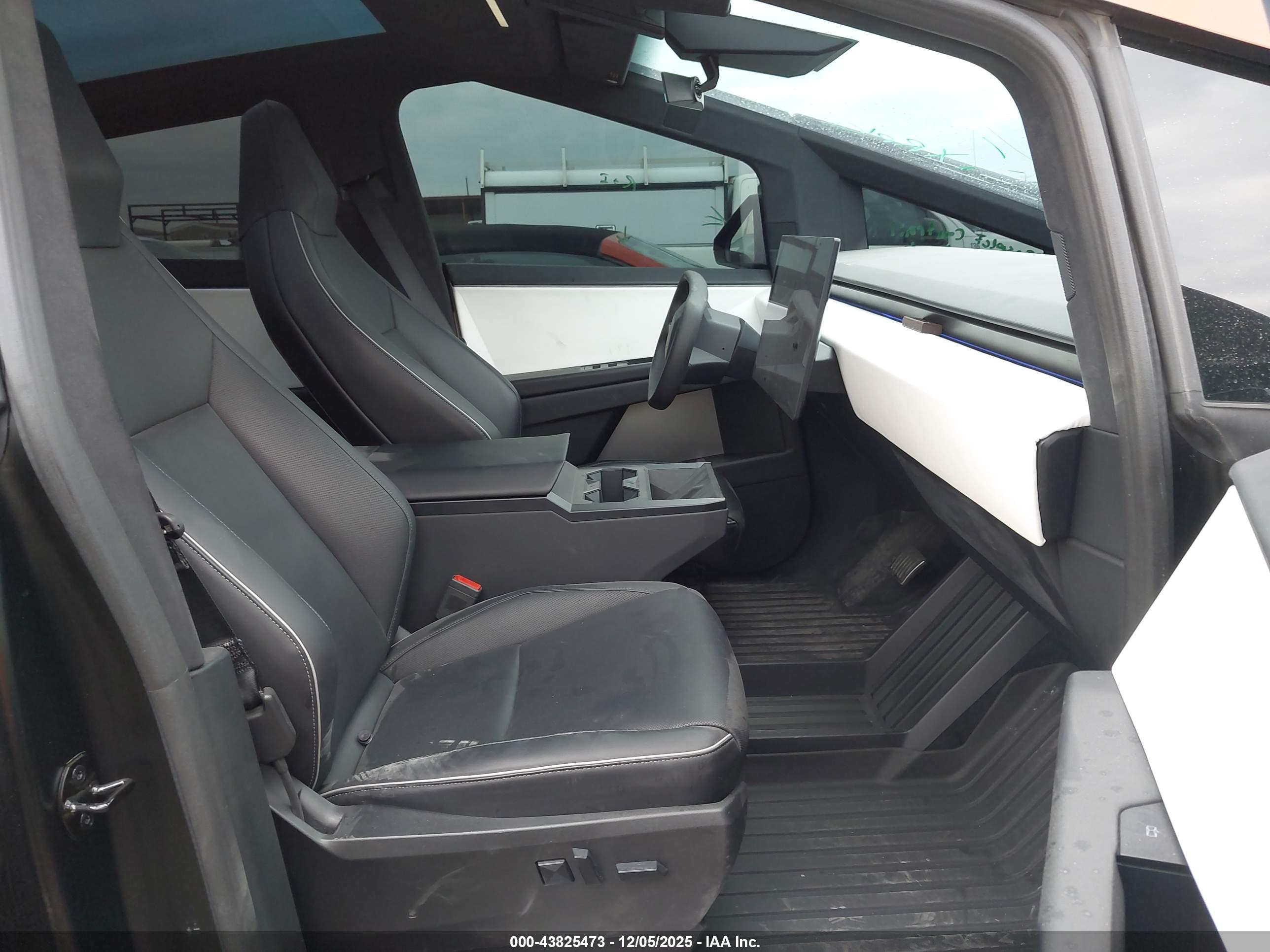TESLA CYBERTRUCK image 5