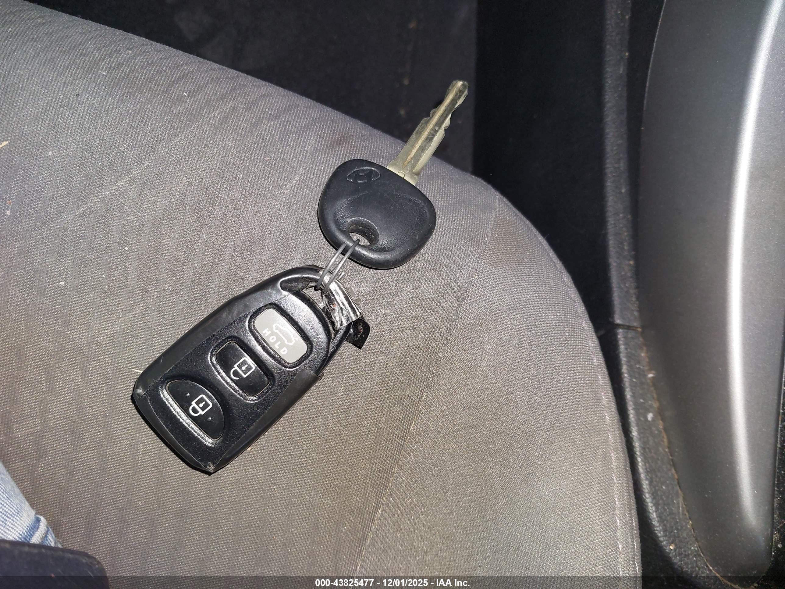 HYUNDAI ELANTRA image 11
