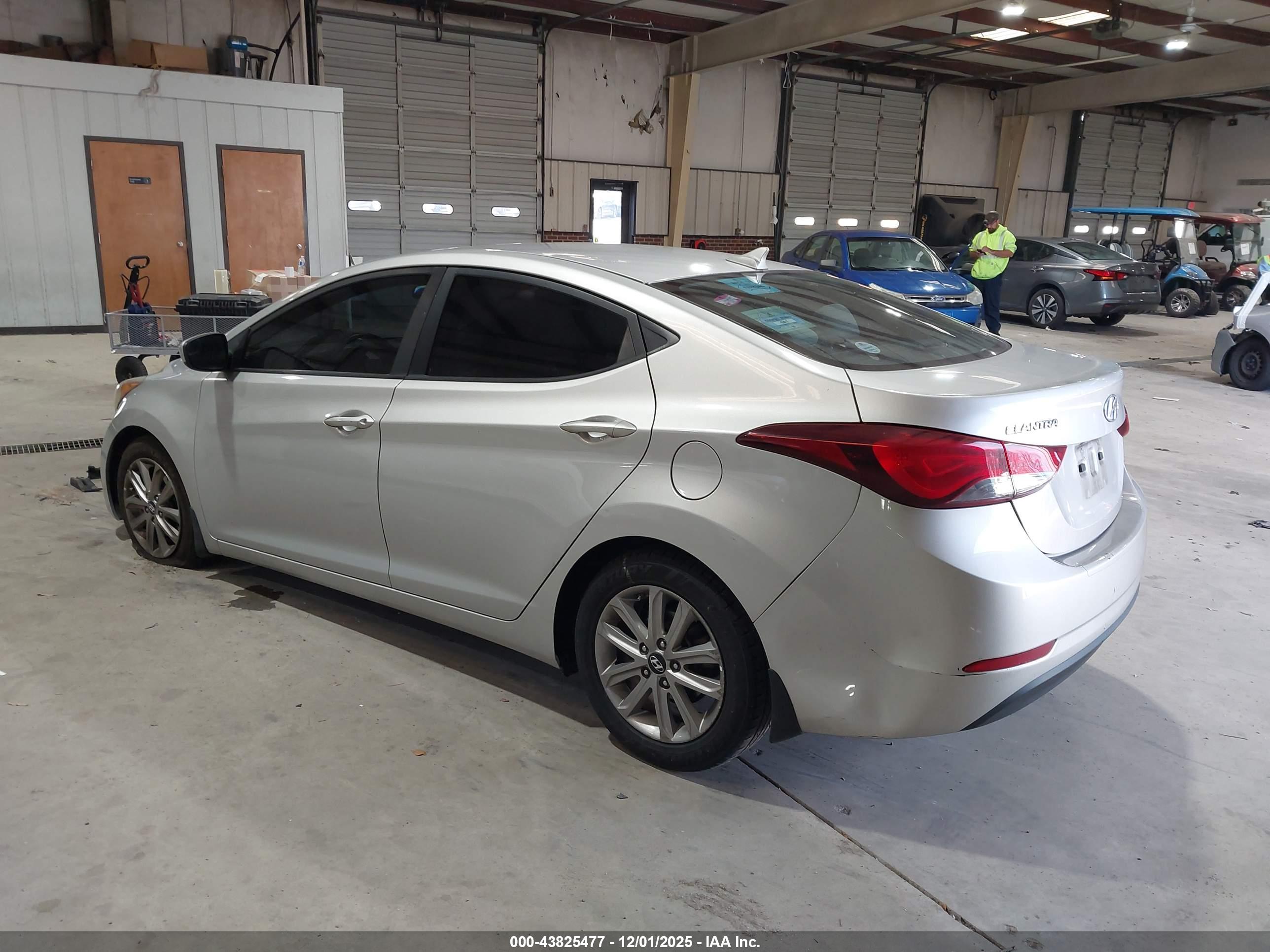 HYUNDAI ELANTRA image 3