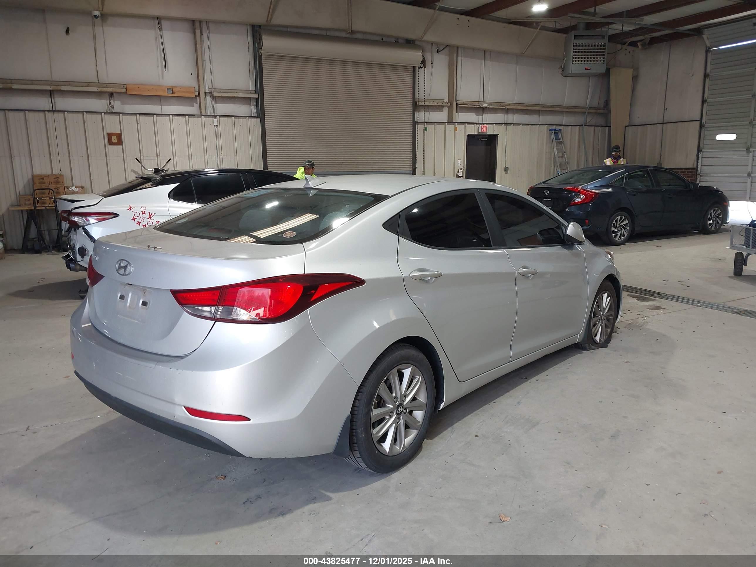 HYUNDAI ELANTRA image 4