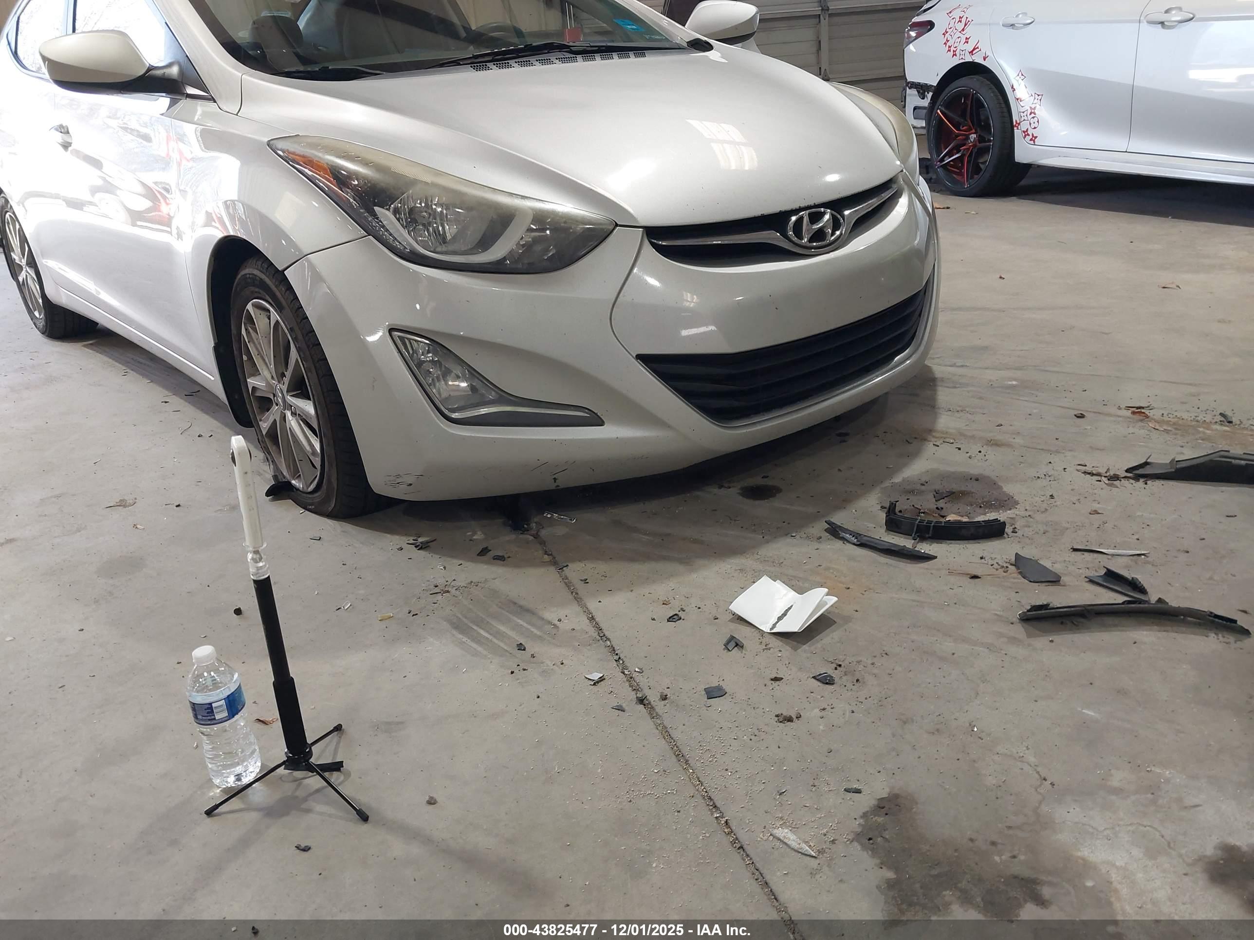 HYUNDAI ELANTRA image 6