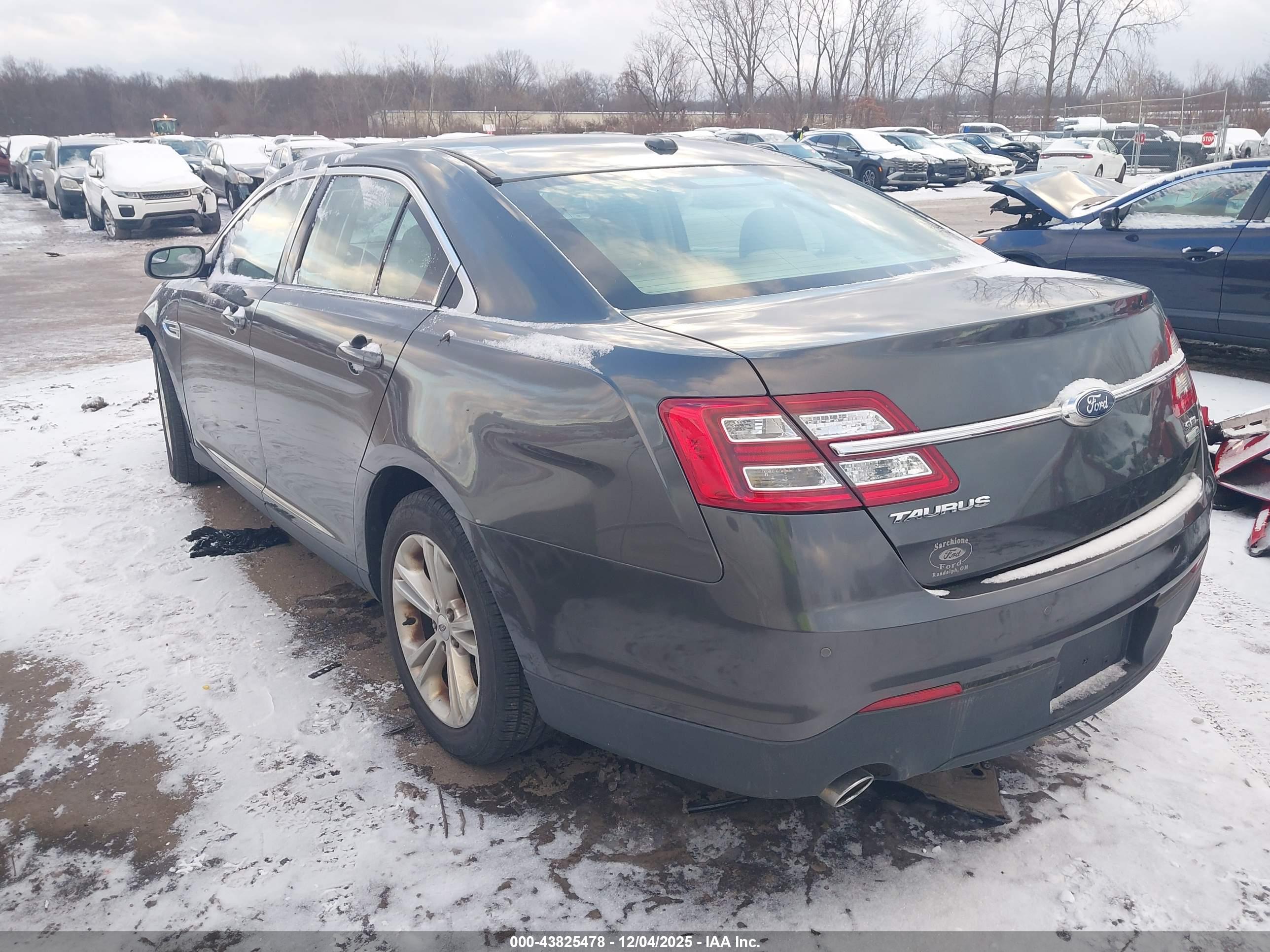 FORD TAURUS image 3