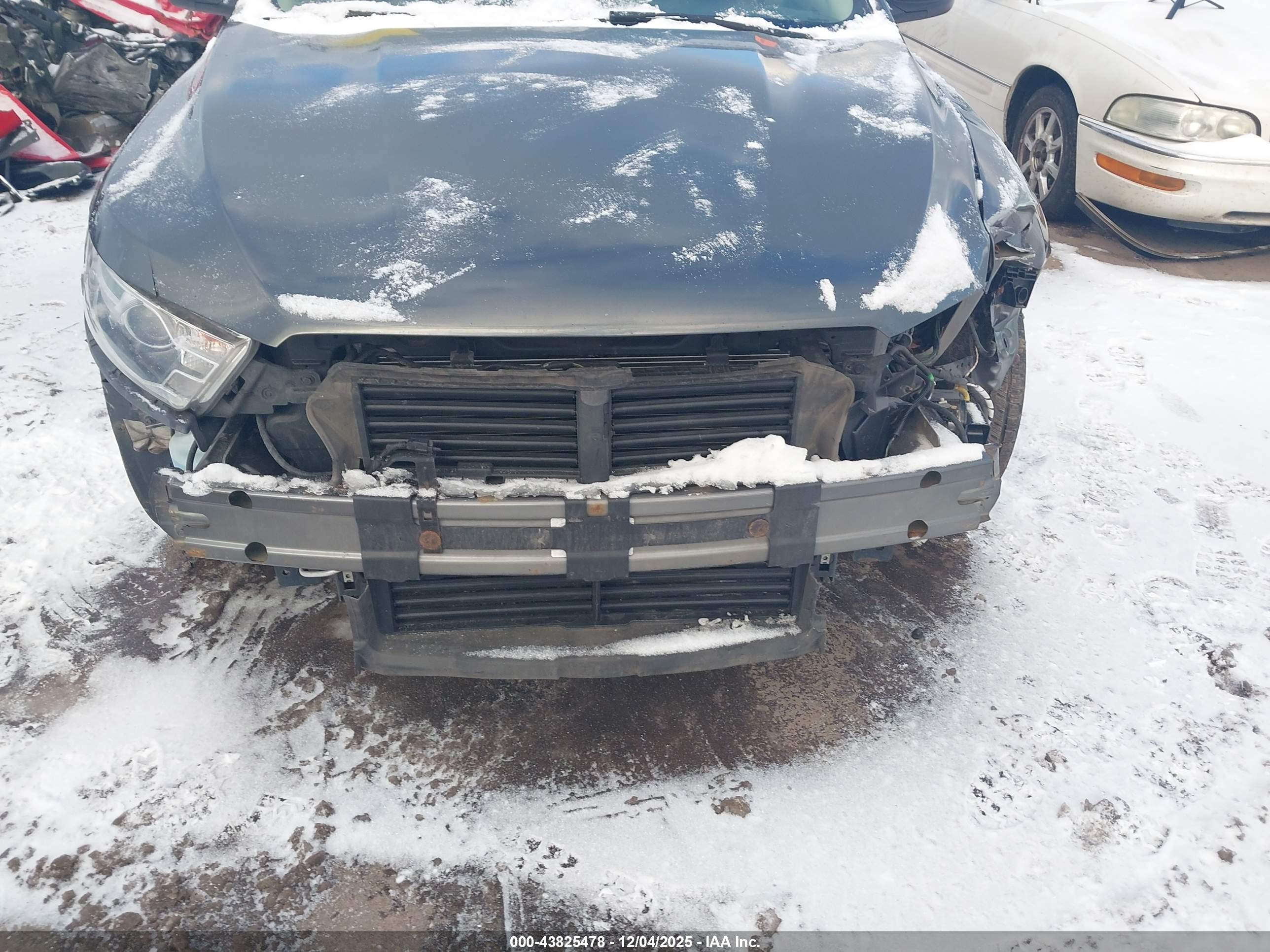 FORD TAURUS image 6