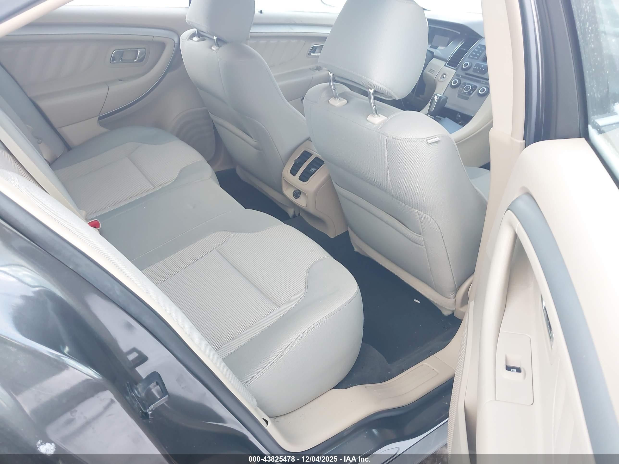 FORD TAURUS image 8