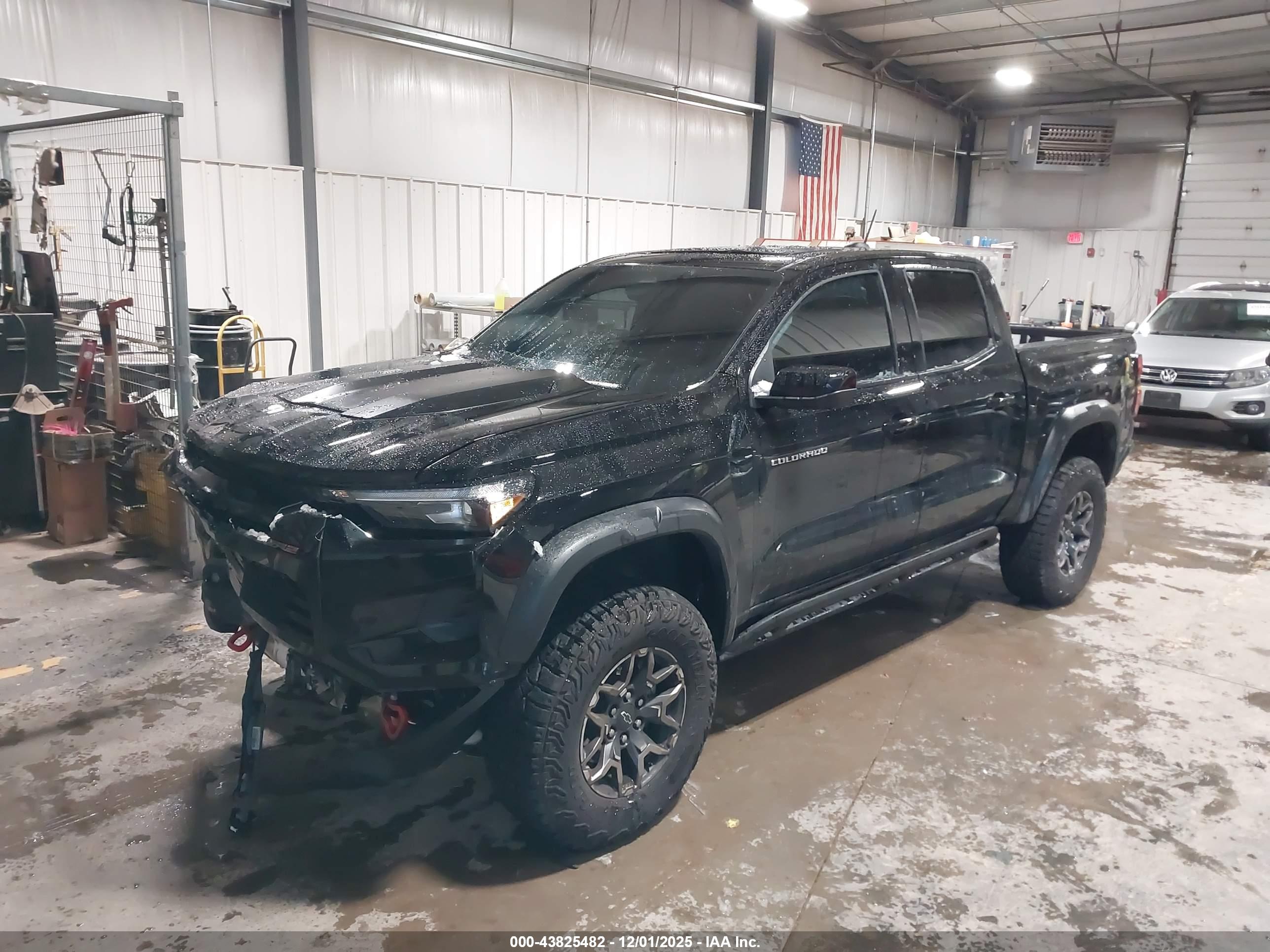 CHEVROLET COLORADO image 2