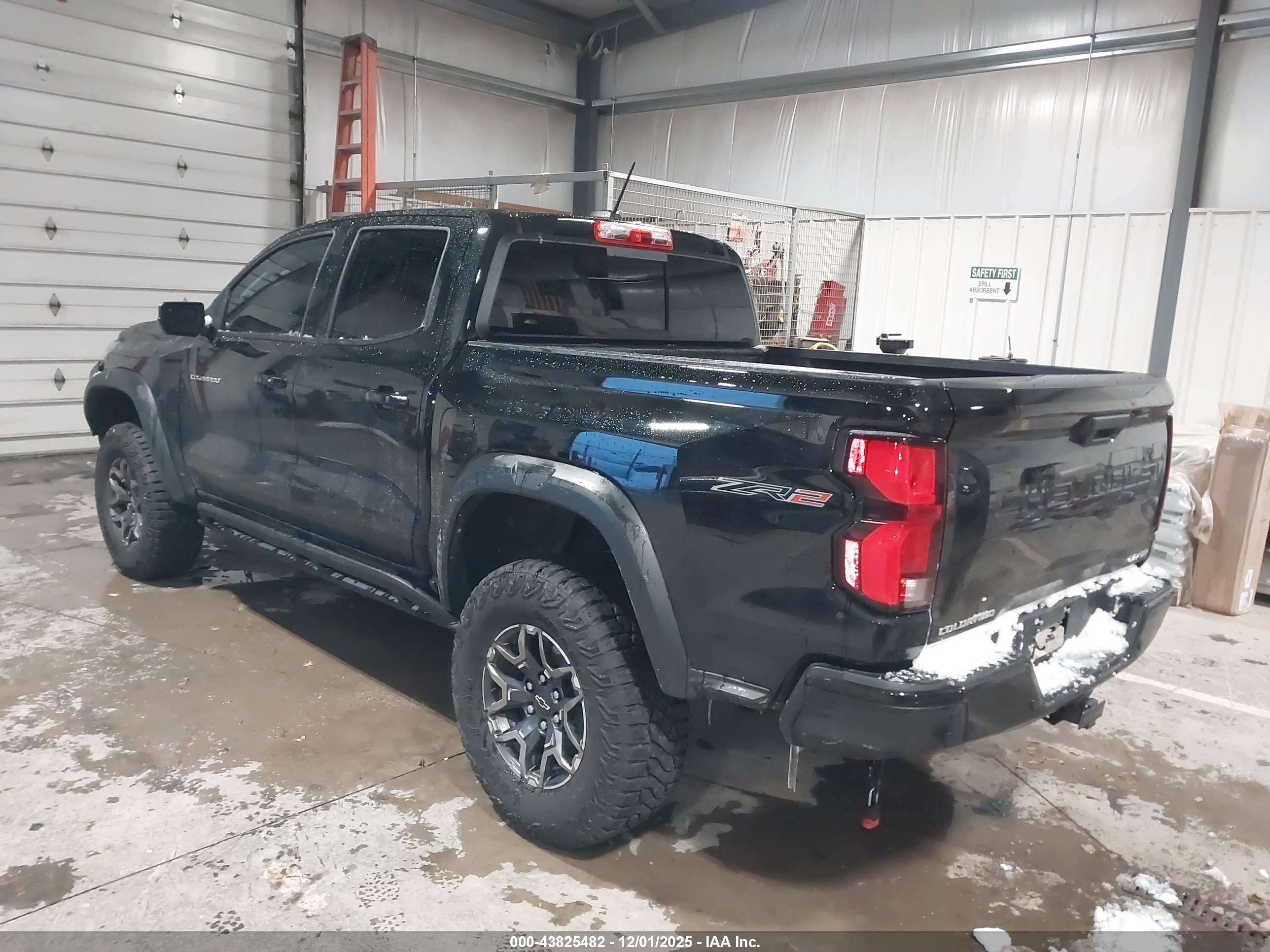 CHEVROLET COLORADO image 3