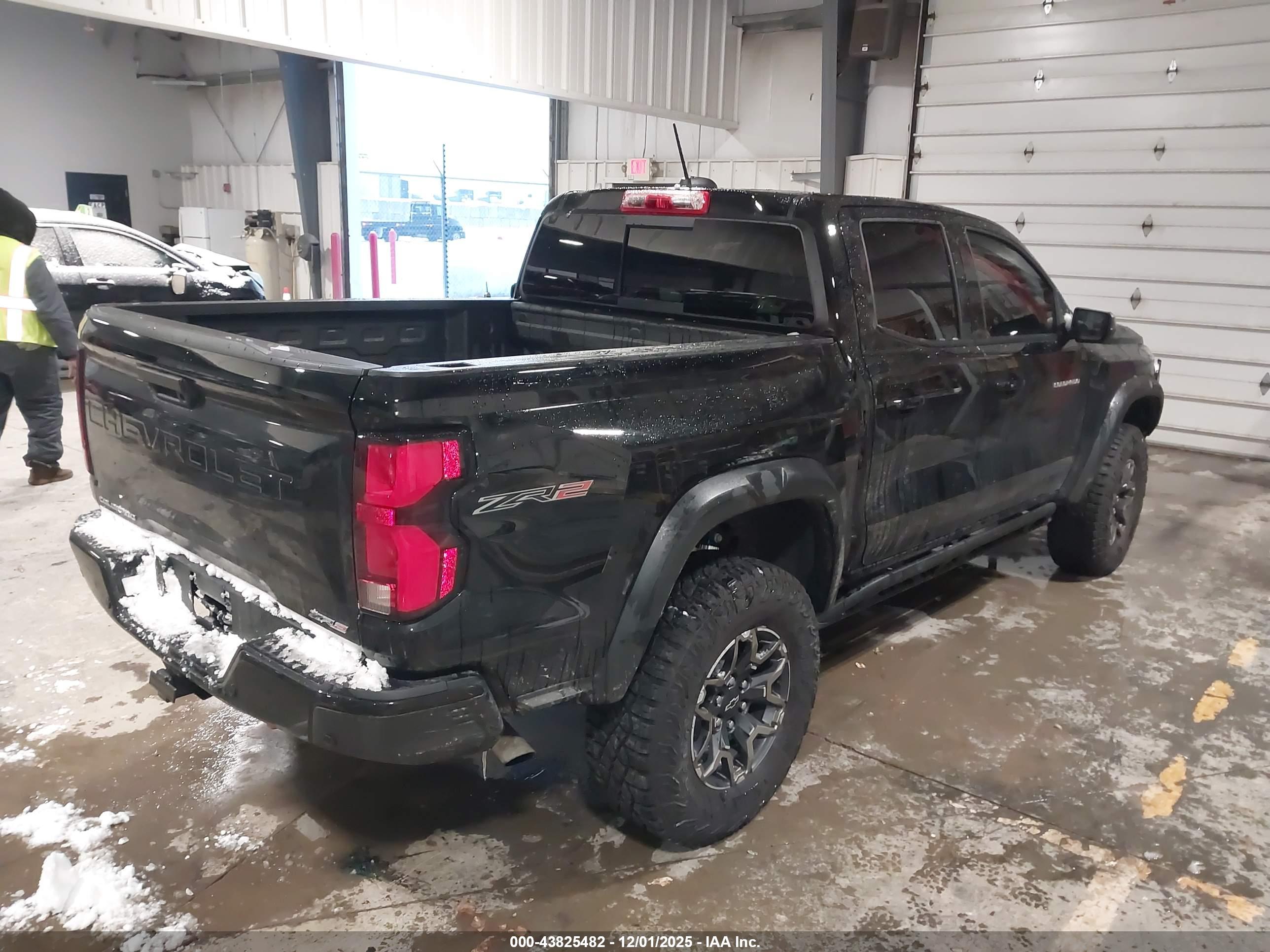 CHEVROLET COLORADO image 4