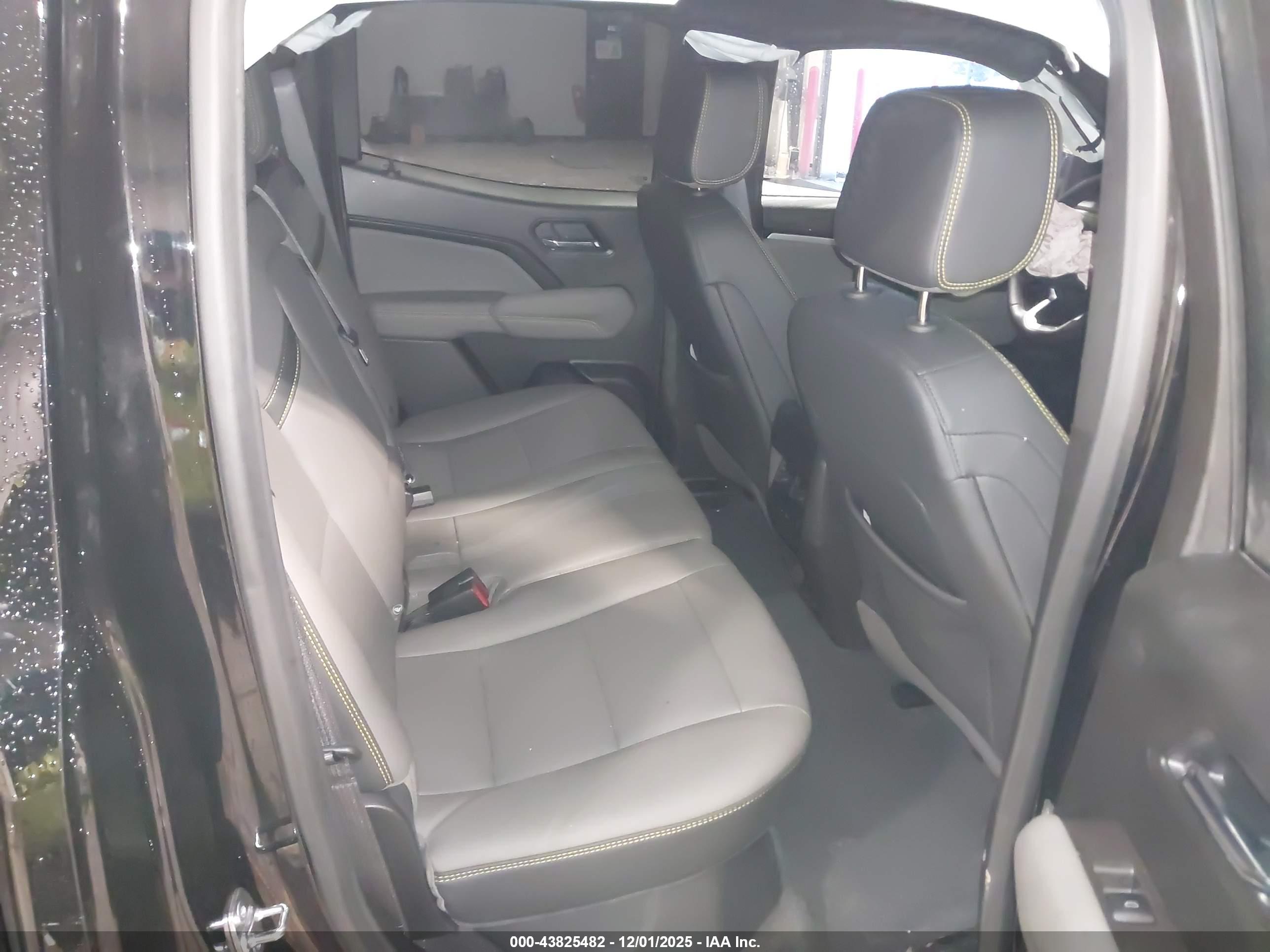 CHEVROLET COLORADO image 8