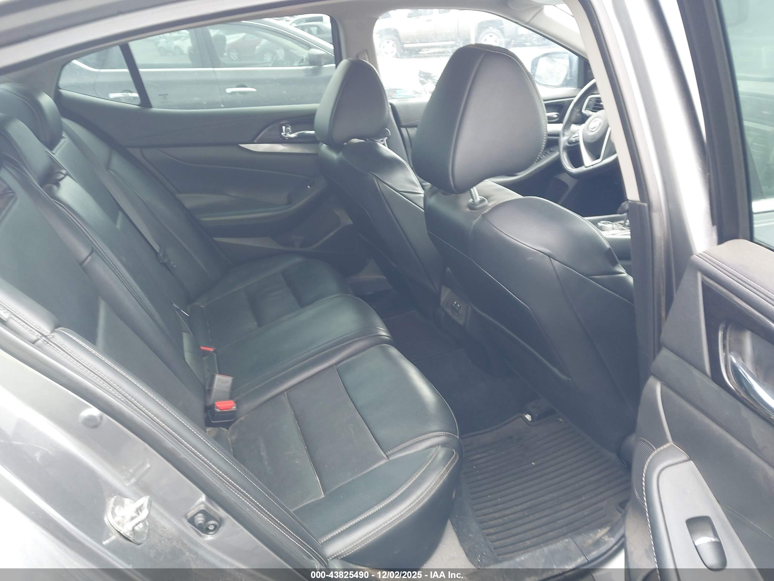 NISSAN MAXIMA image 8