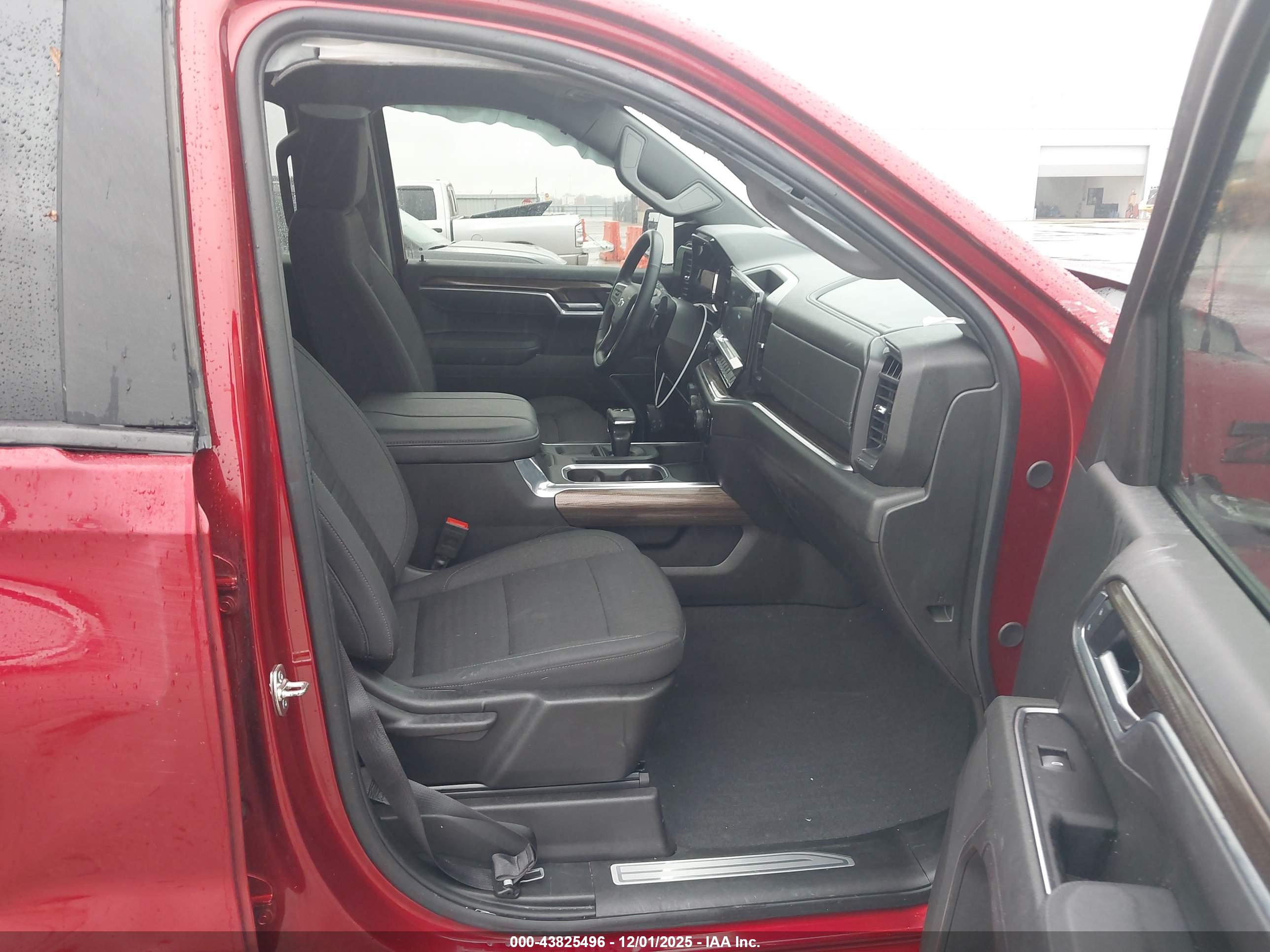 CHEVROLET SILVERADO image 5