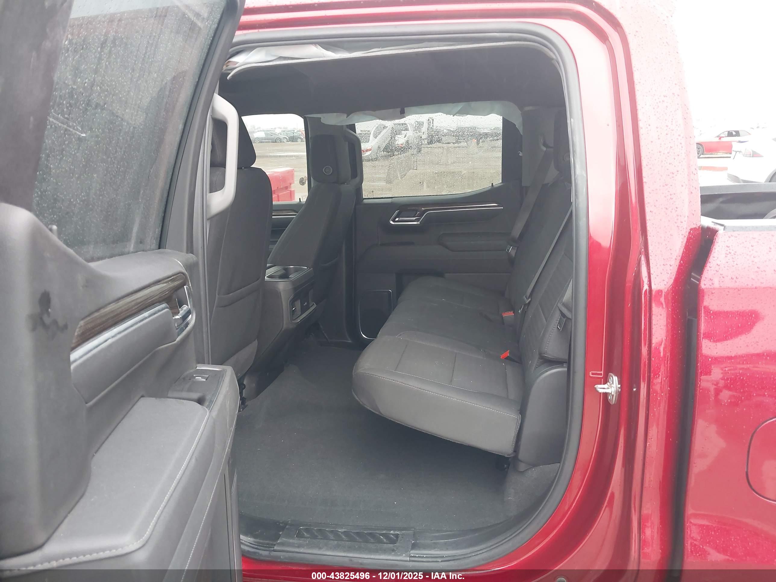 CHEVROLET SILVERADO image 8