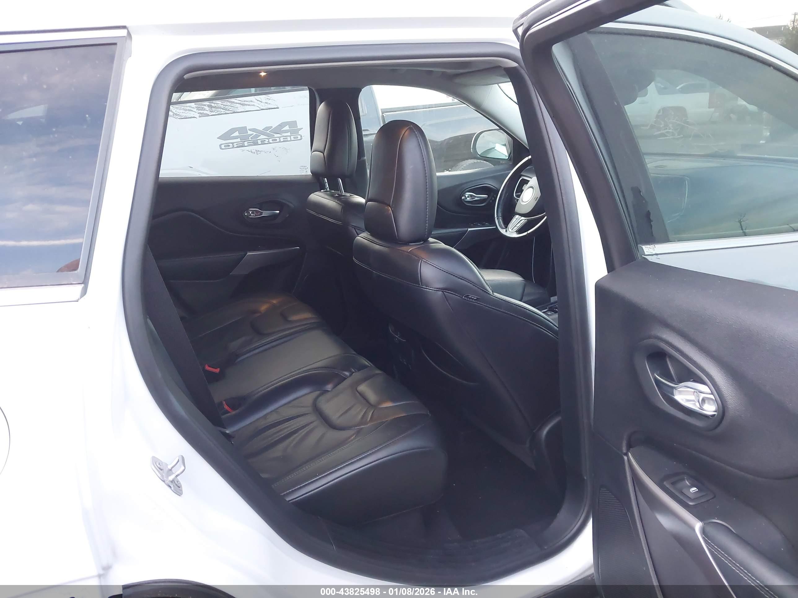 JEEP CHEROKEE image 8