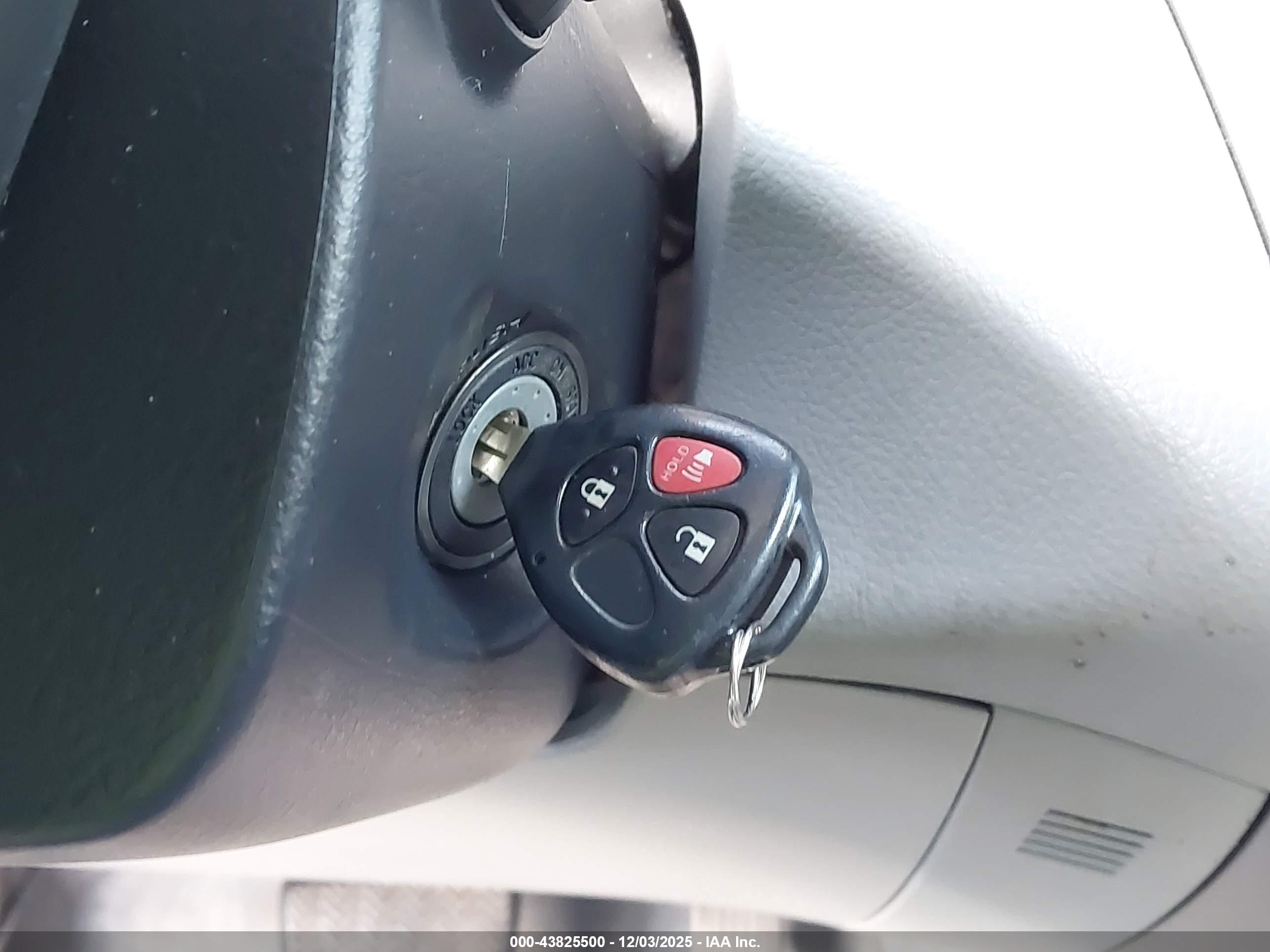 TOYOTA RAV4 image 11