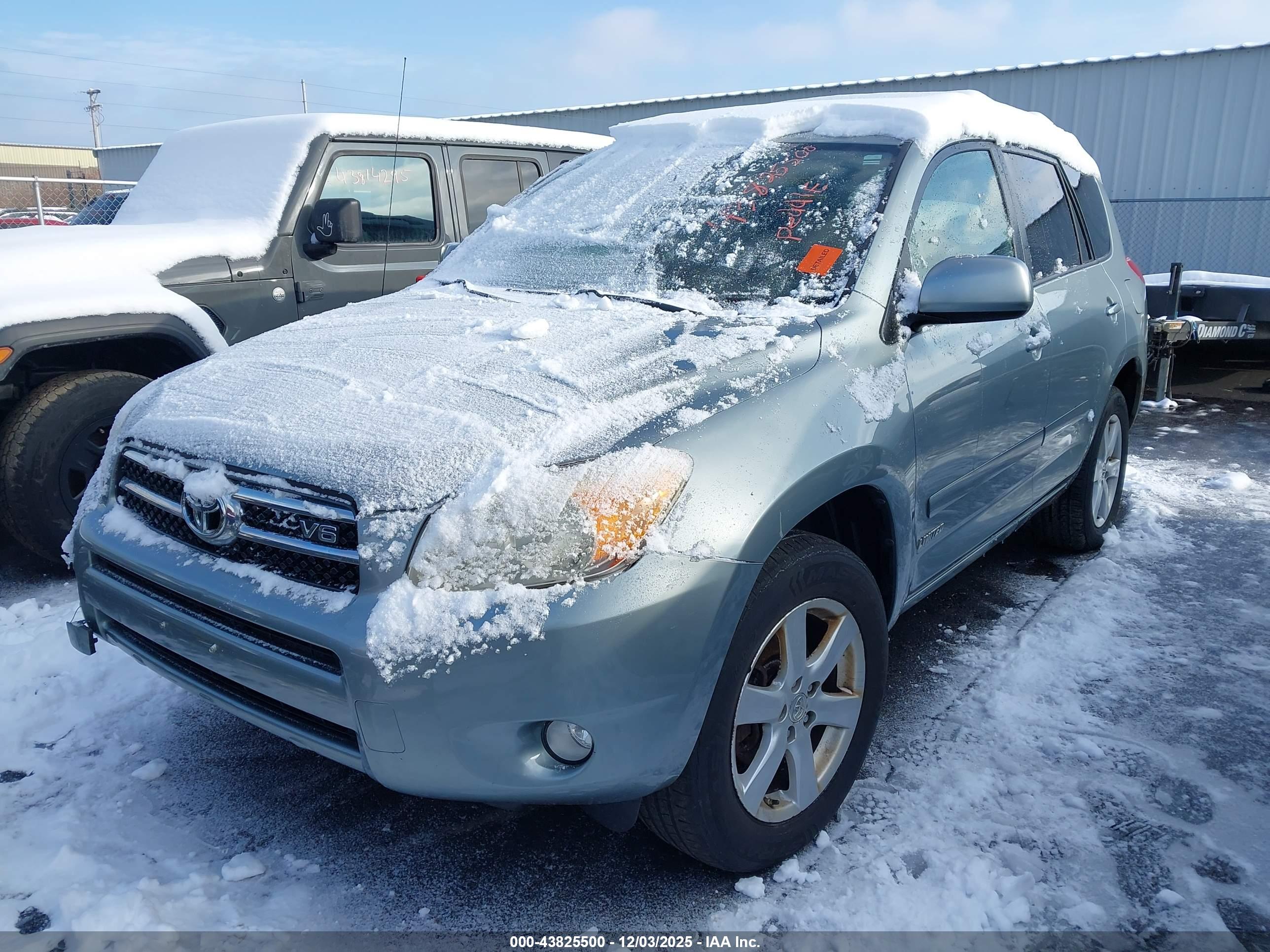 TOYOTA RAV4 image 2