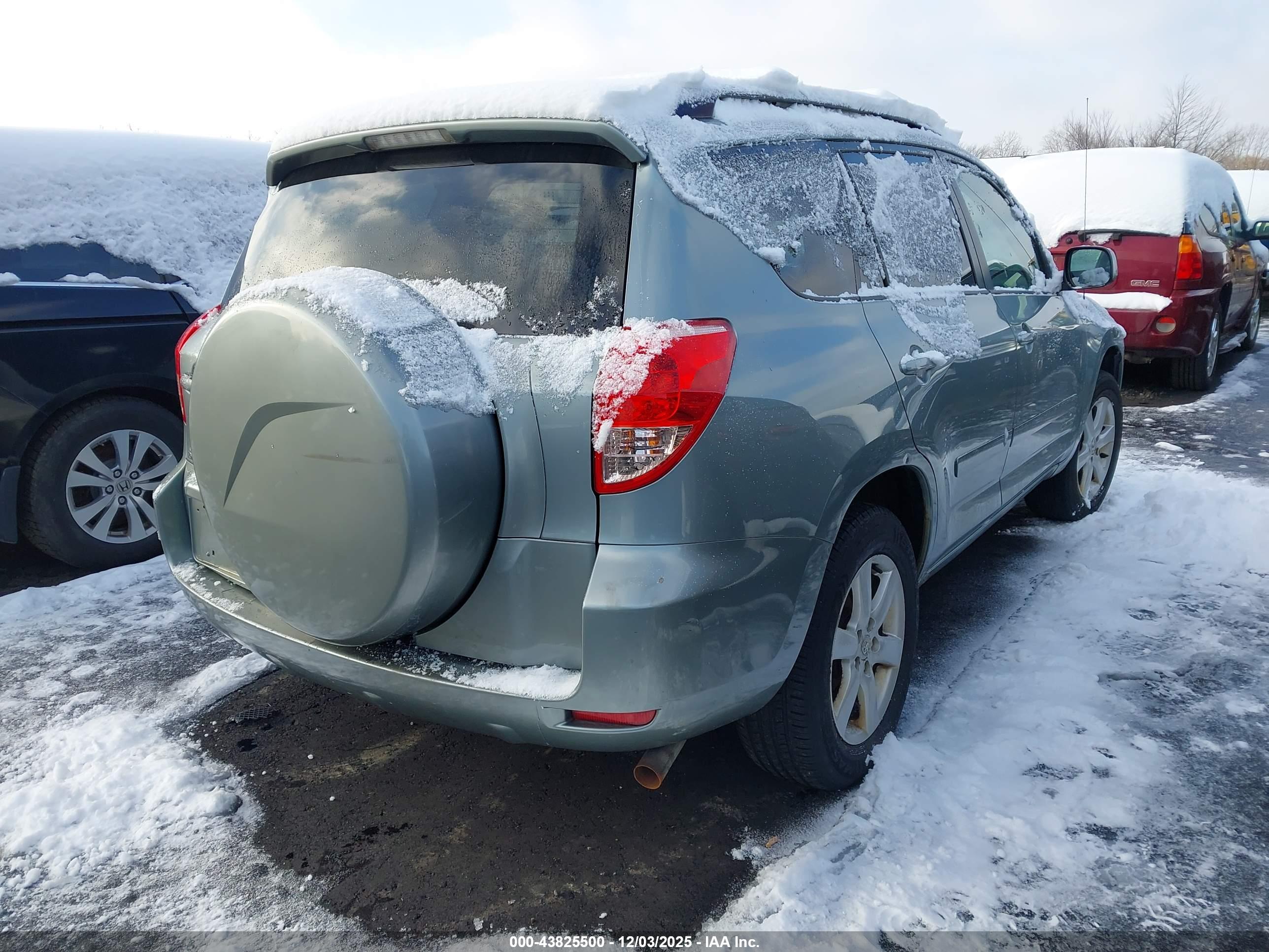 TOYOTA RAV4 image 4
