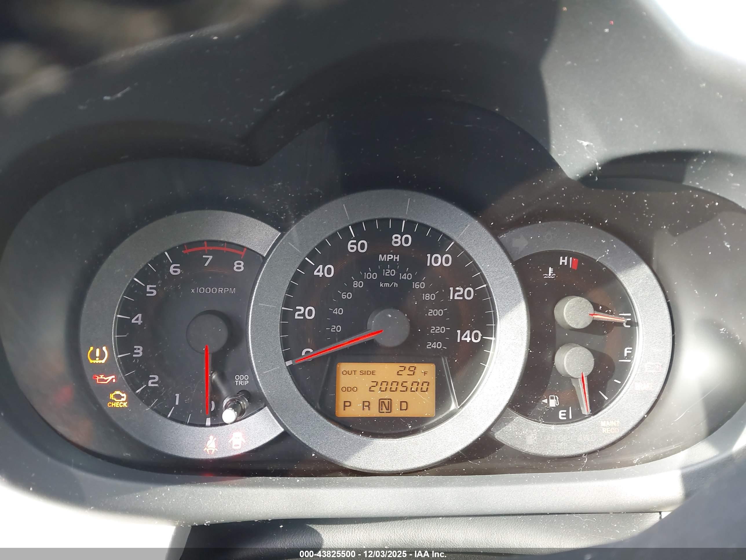 TOYOTA RAV4 image 7