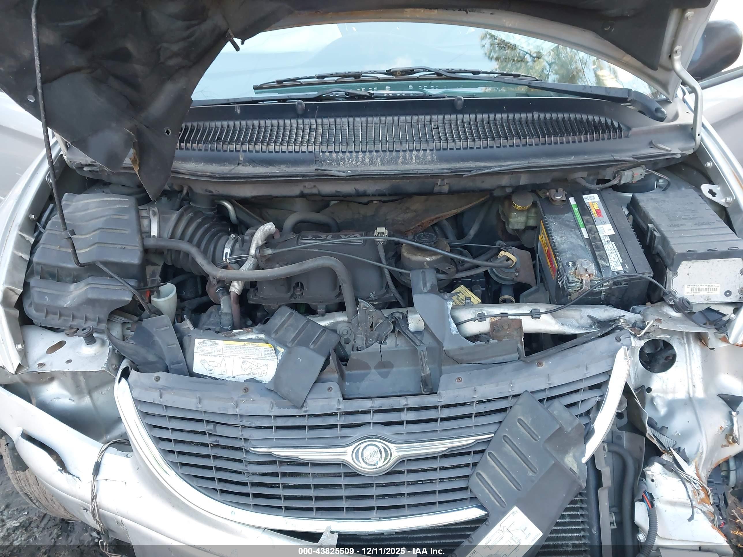 CHRYSLER TOWN image 10