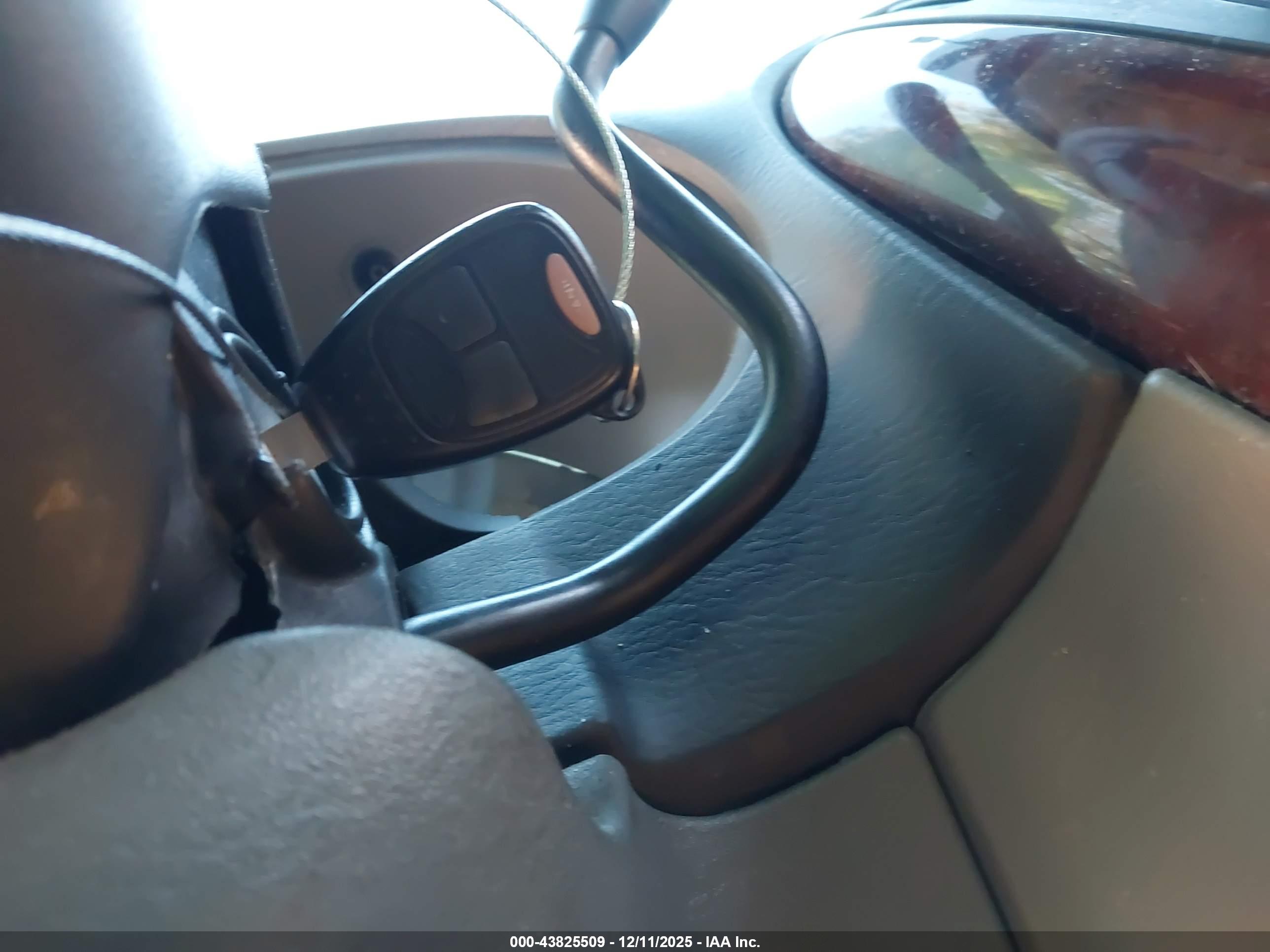 CHRYSLER TOWN image 11