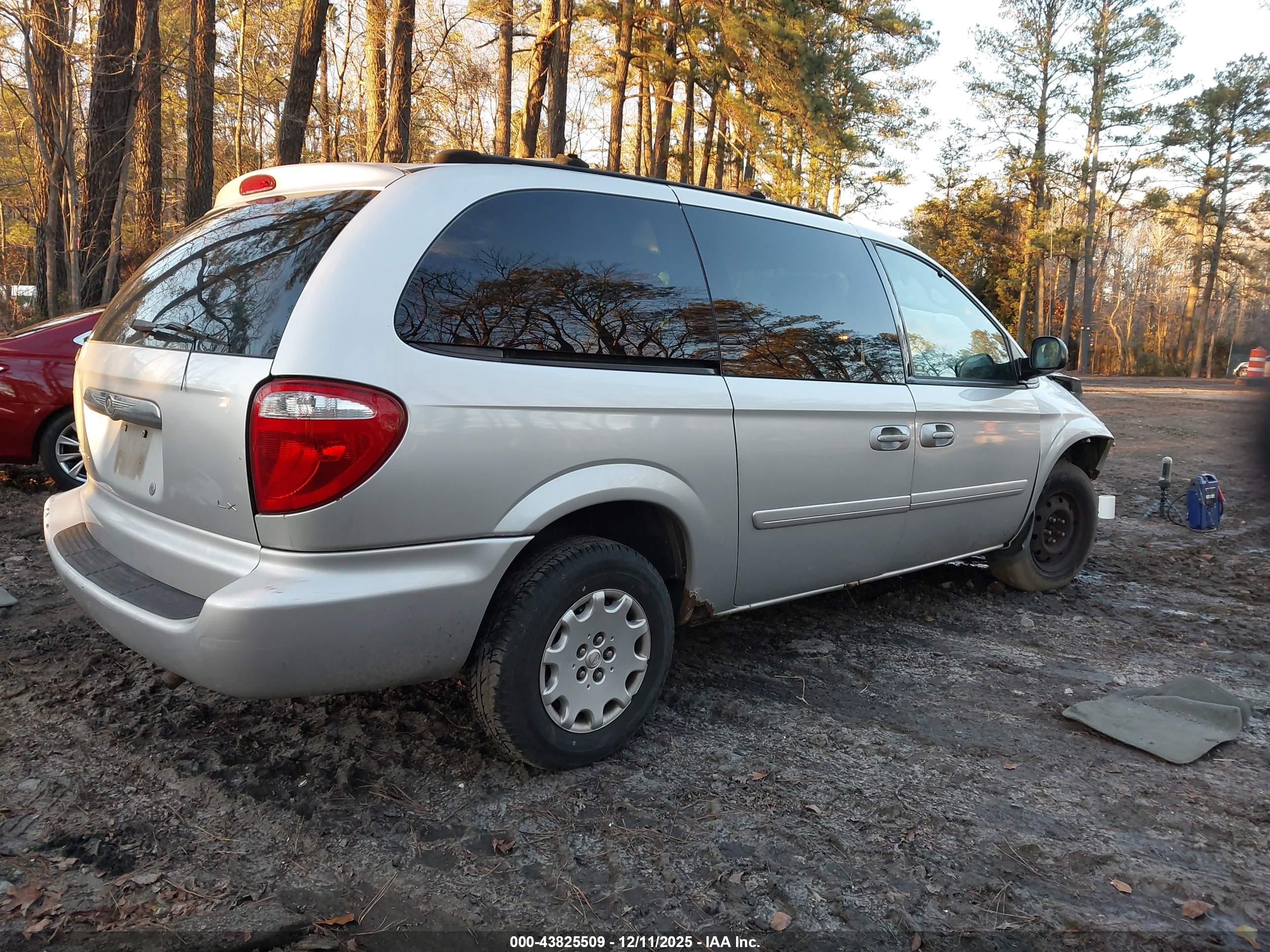 CHRYSLER TOWN image 4