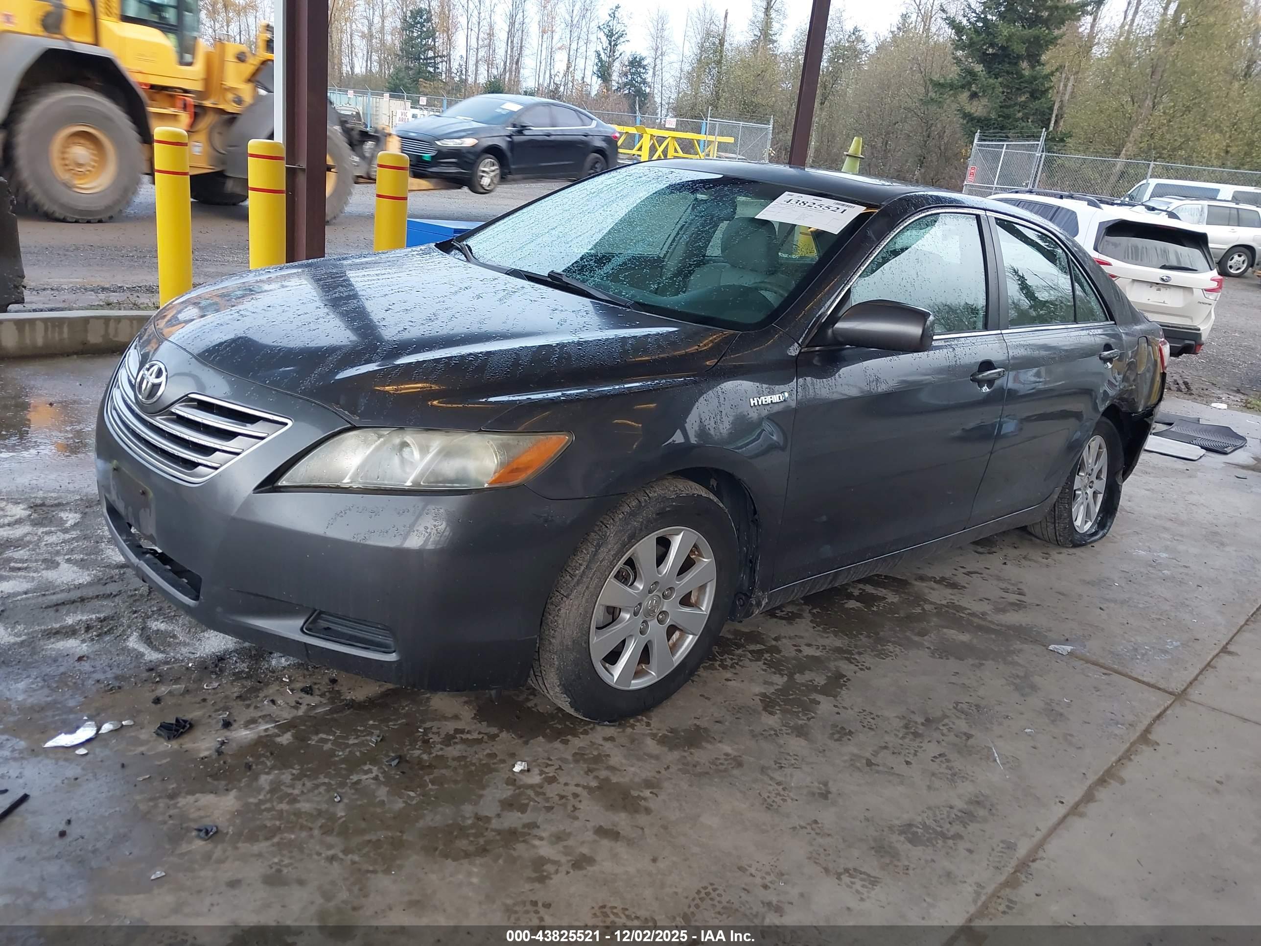 TOYOTA CAMRY image 2