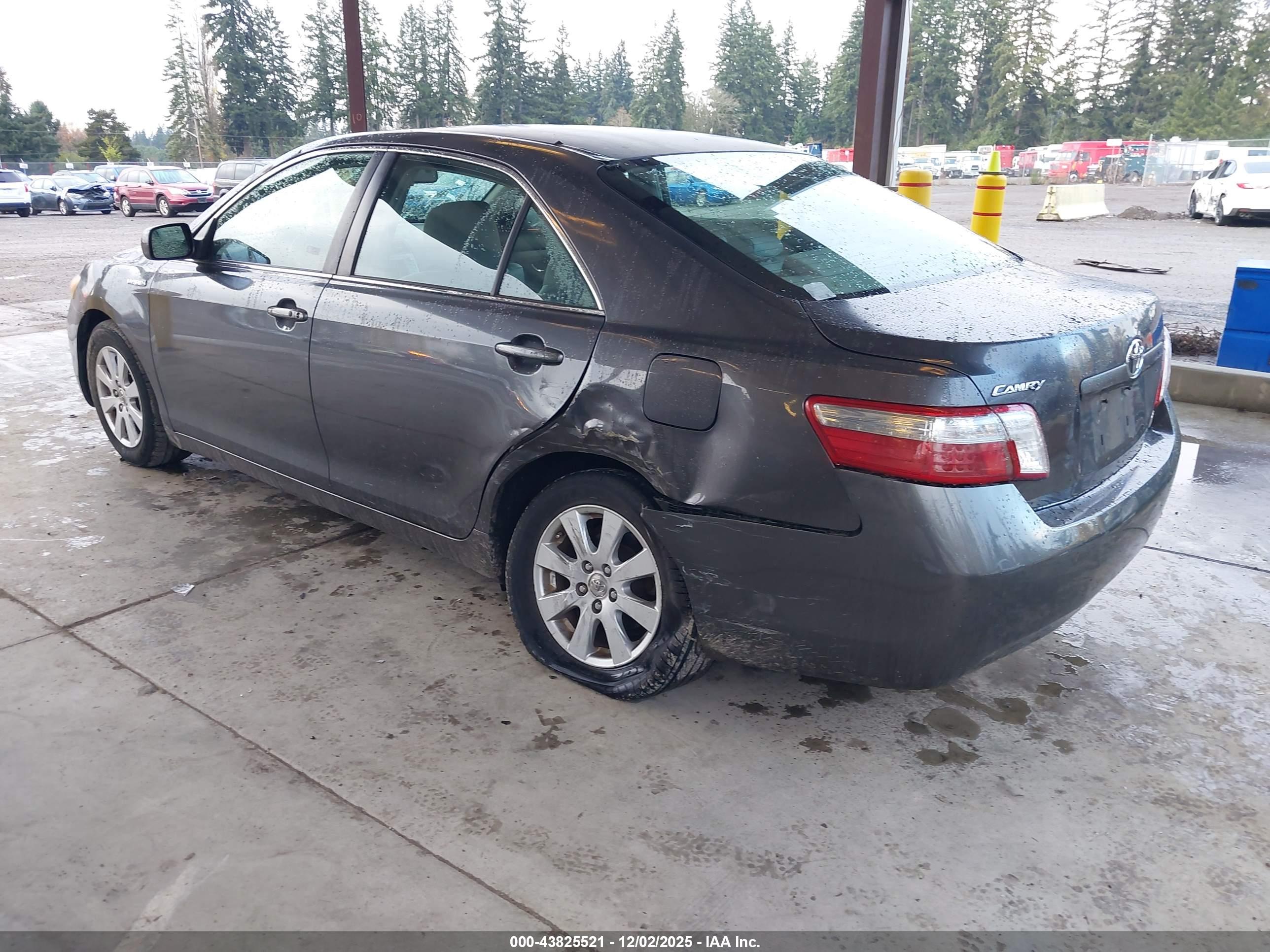 TOYOTA CAMRY image 3