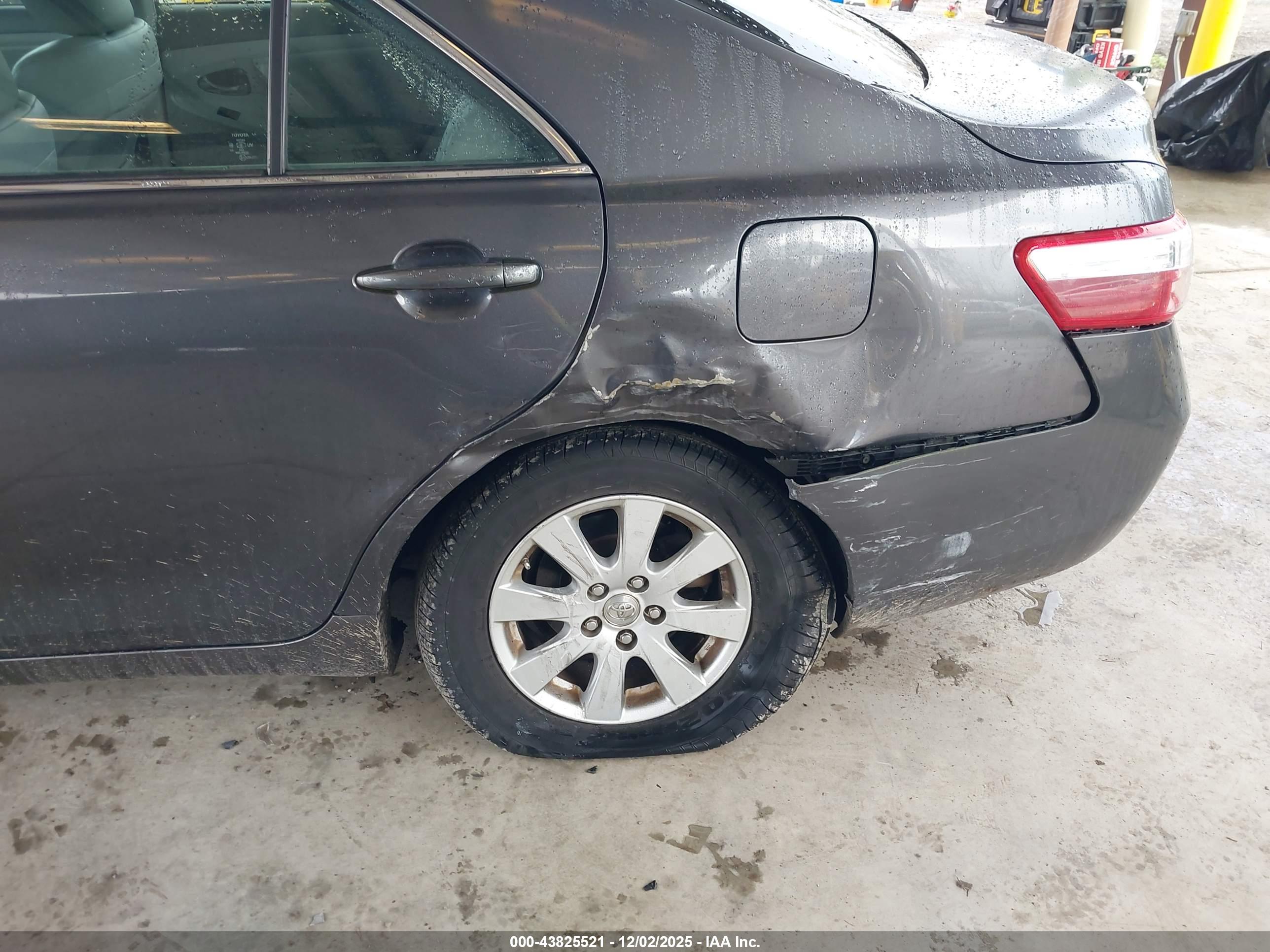 TOYOTA CAMRY image 6