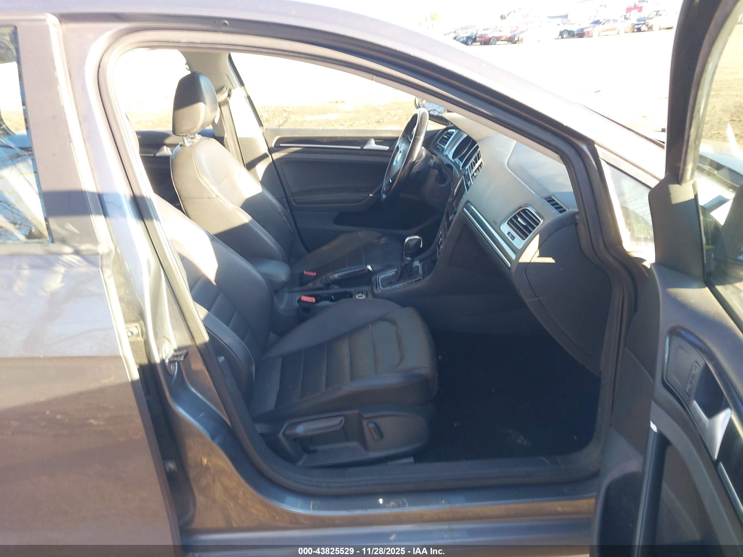 VOLKSWAGEN GOLF image 5