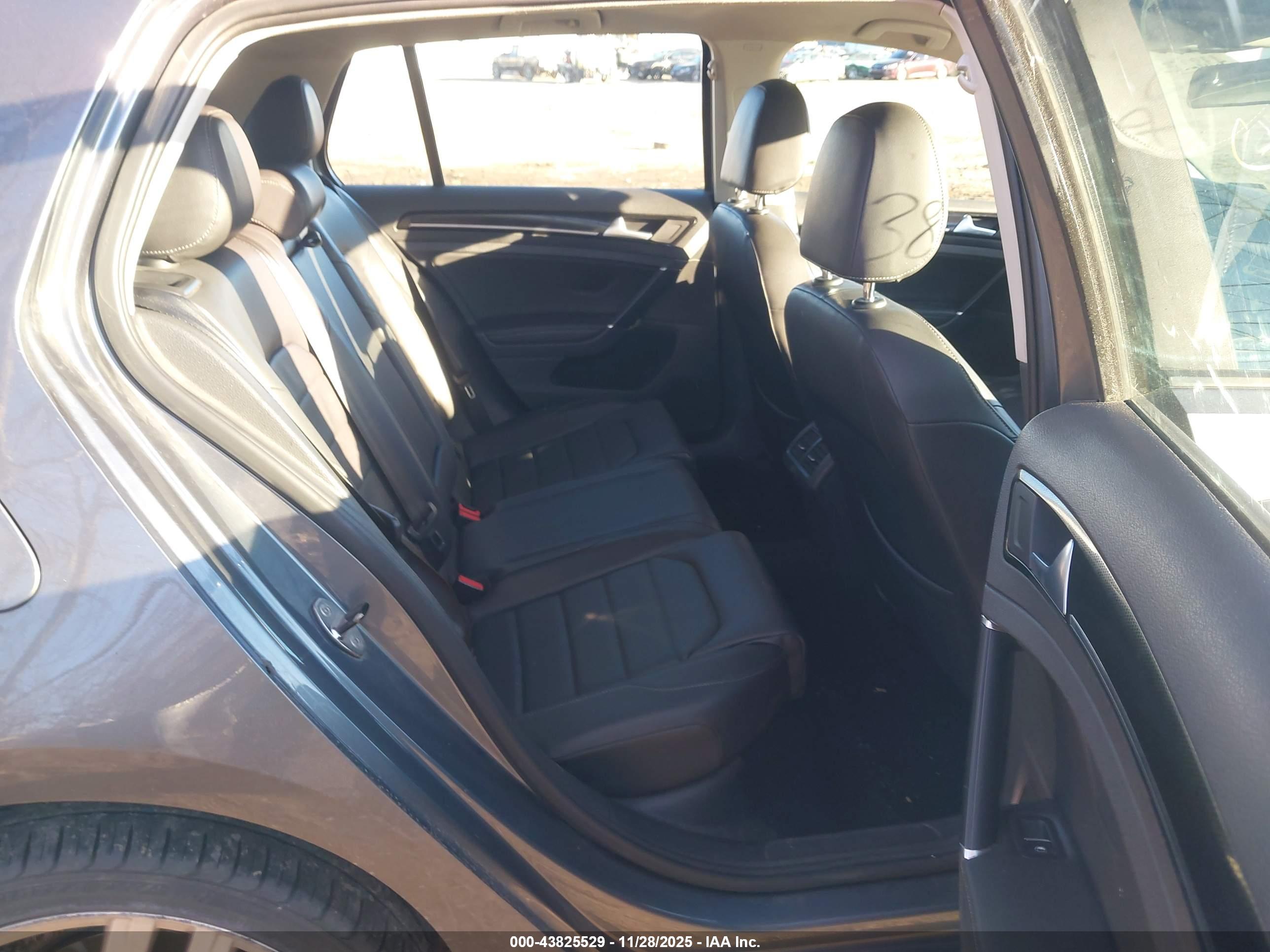 VOLKSWAGEN GOLF image 8
