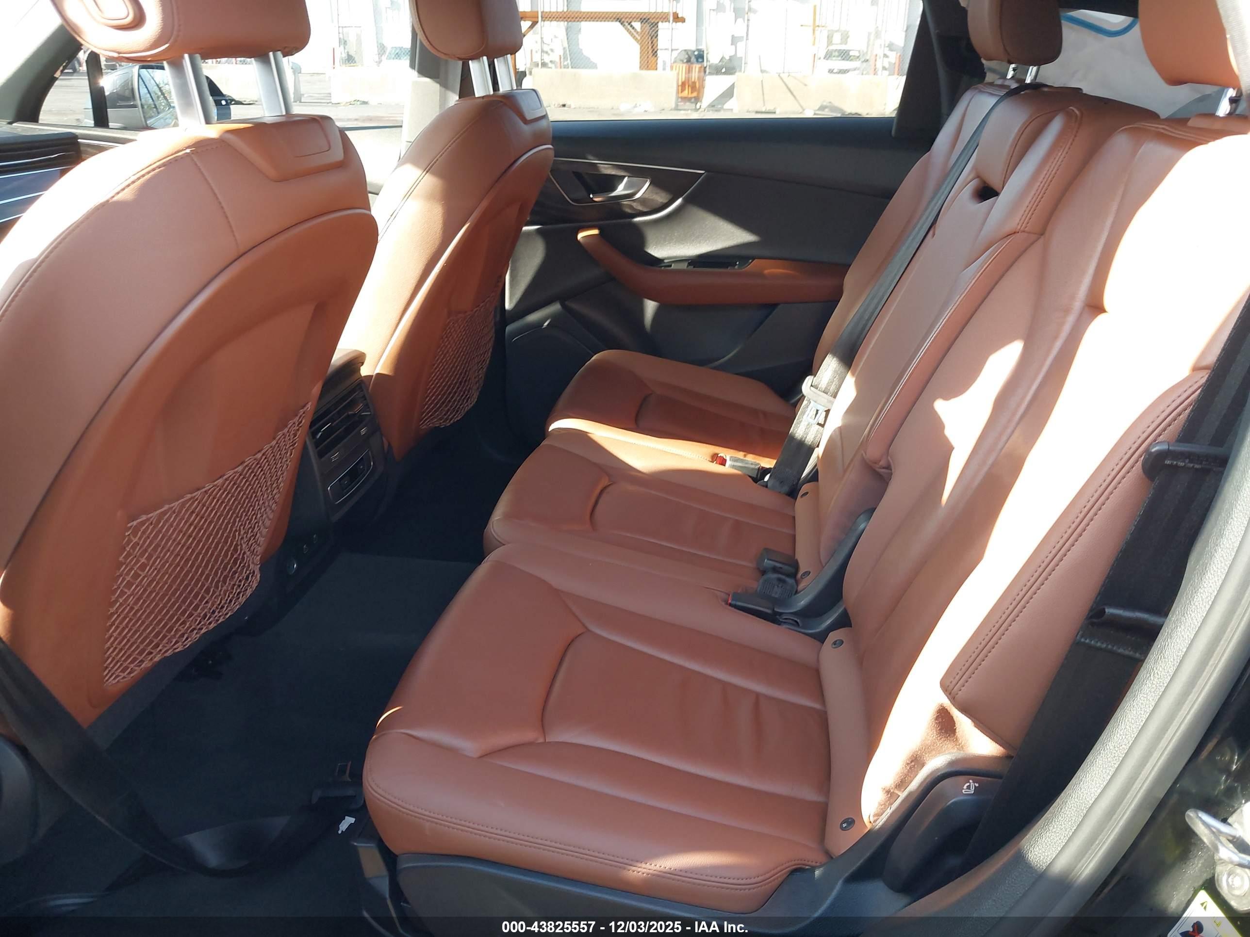 AUDI Q7 image 8