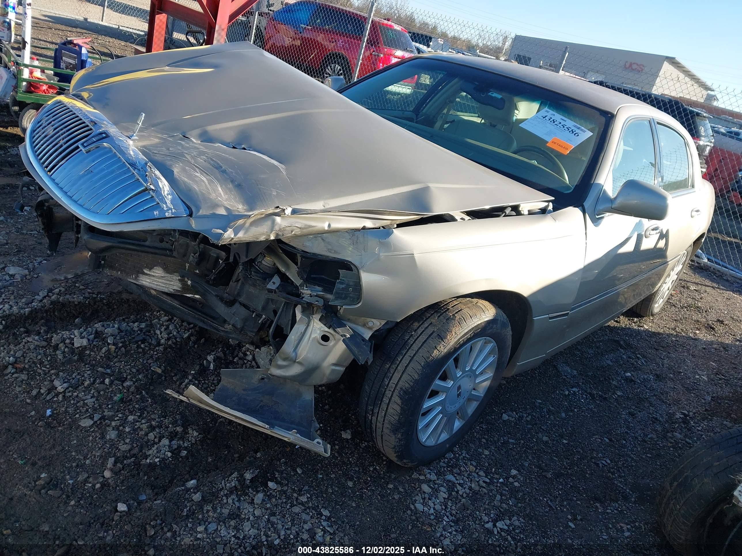 LINCOLN TOWN image 2
