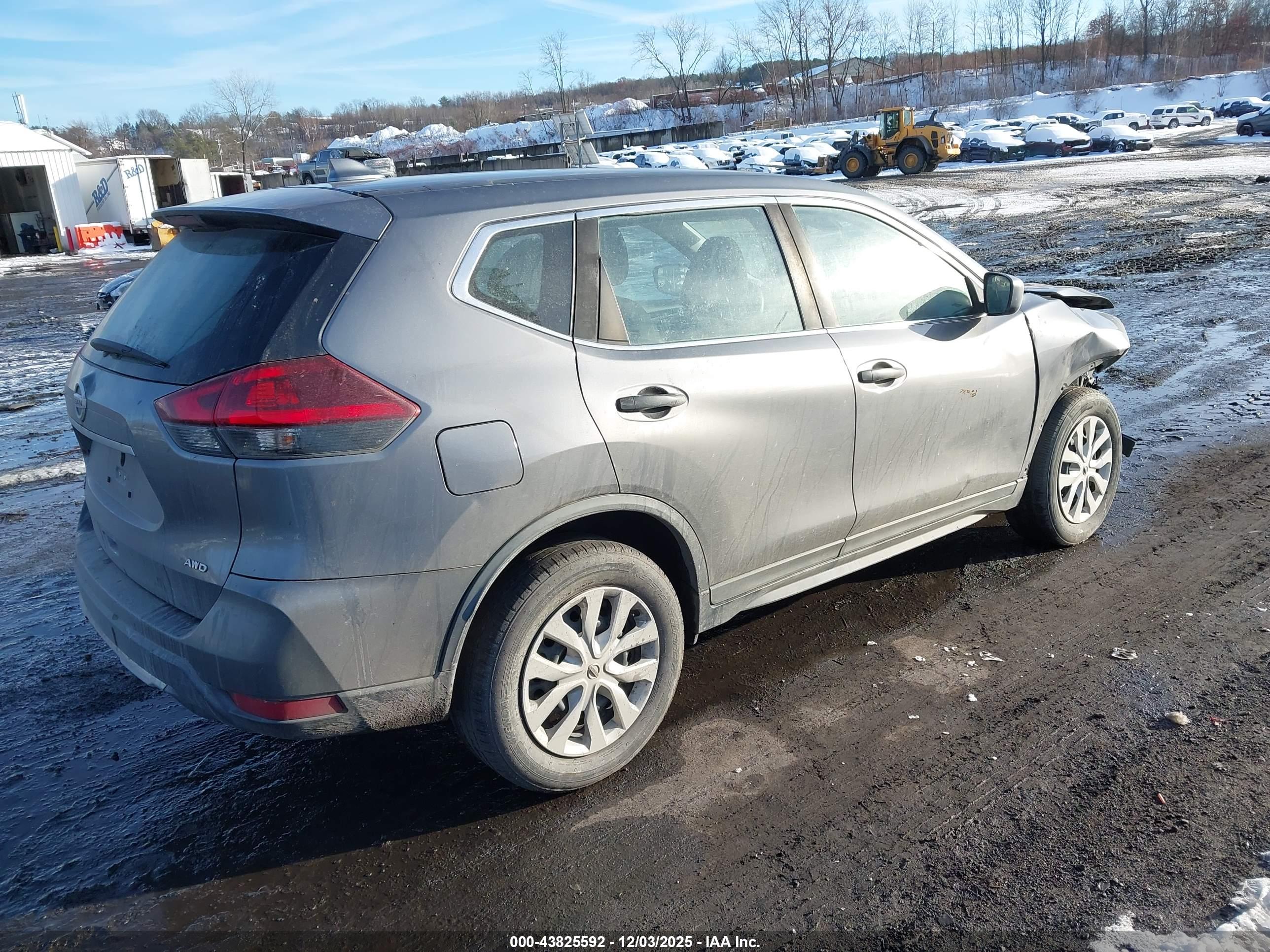 NISSAN ROGUE image 4