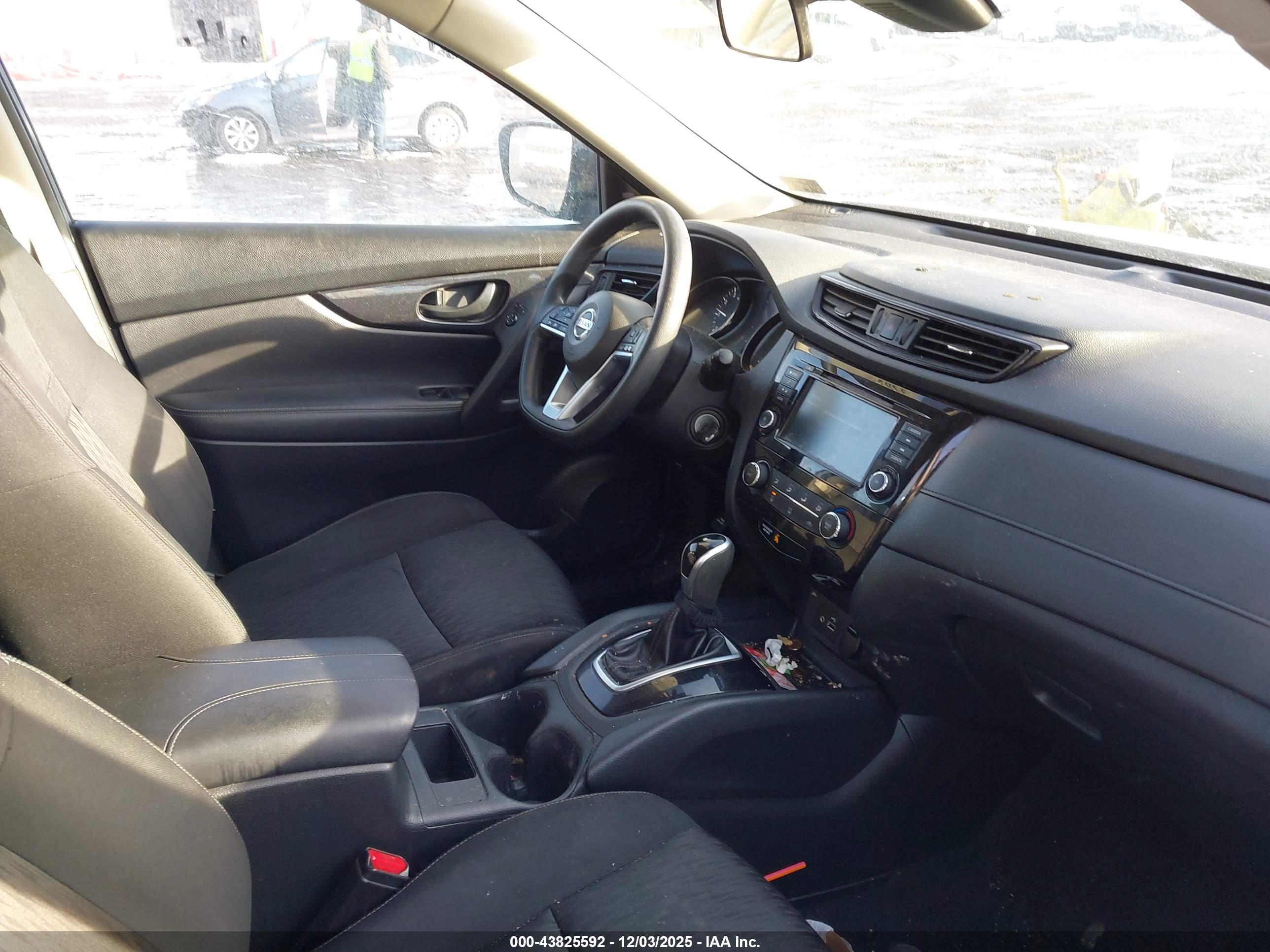 NISSAN ROGUE image 5