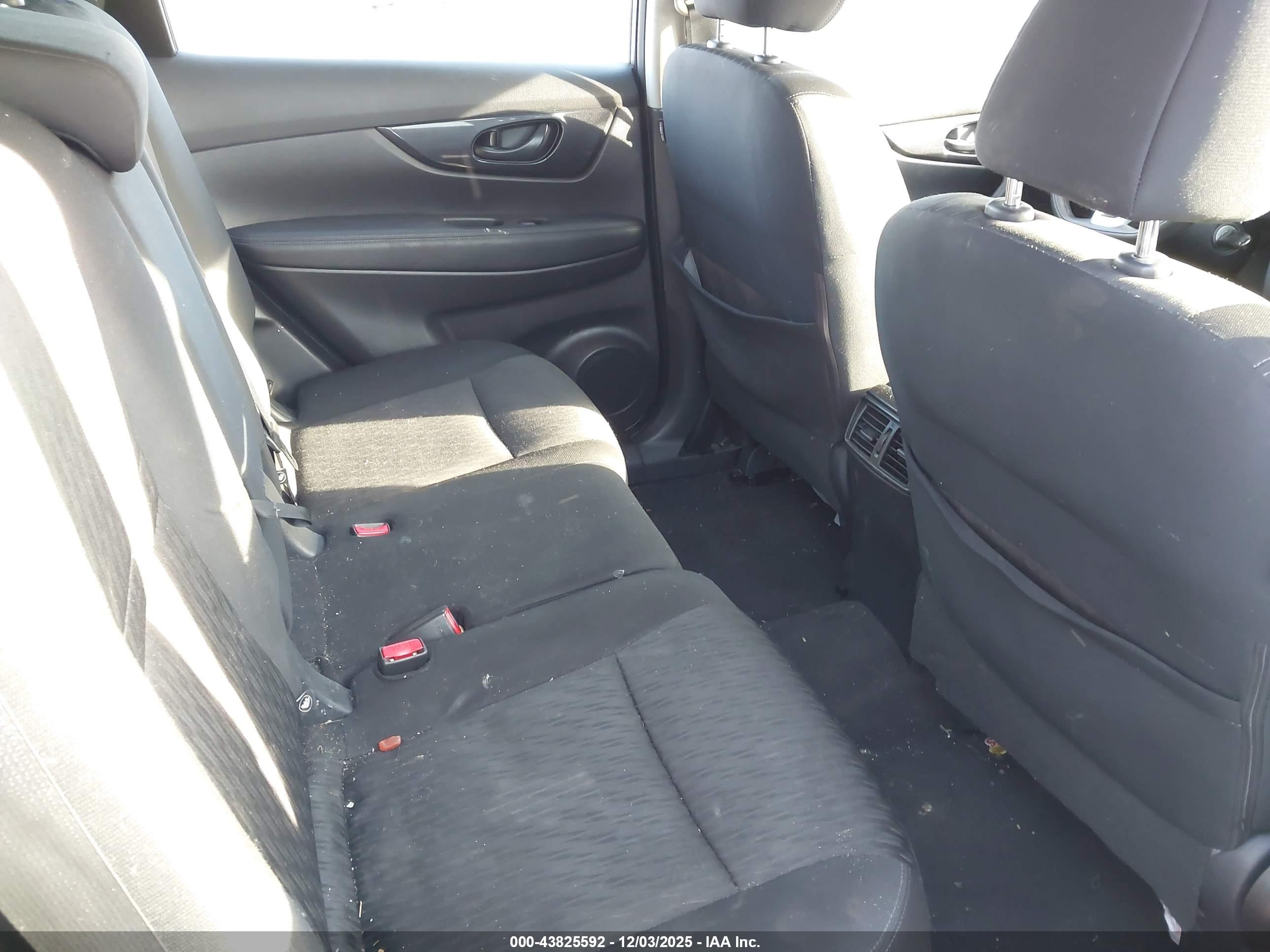 NISSAN ROGUE image 8