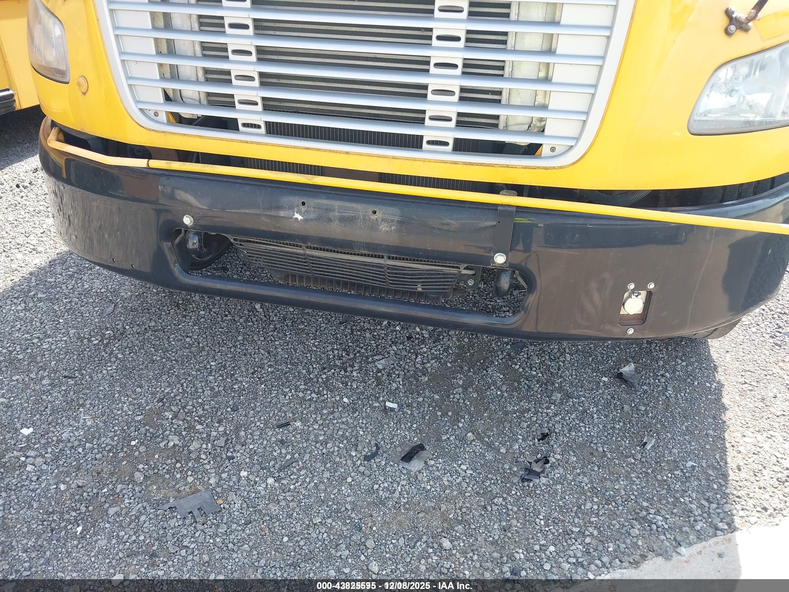 FREIGHTLINER CHASSIS image 6