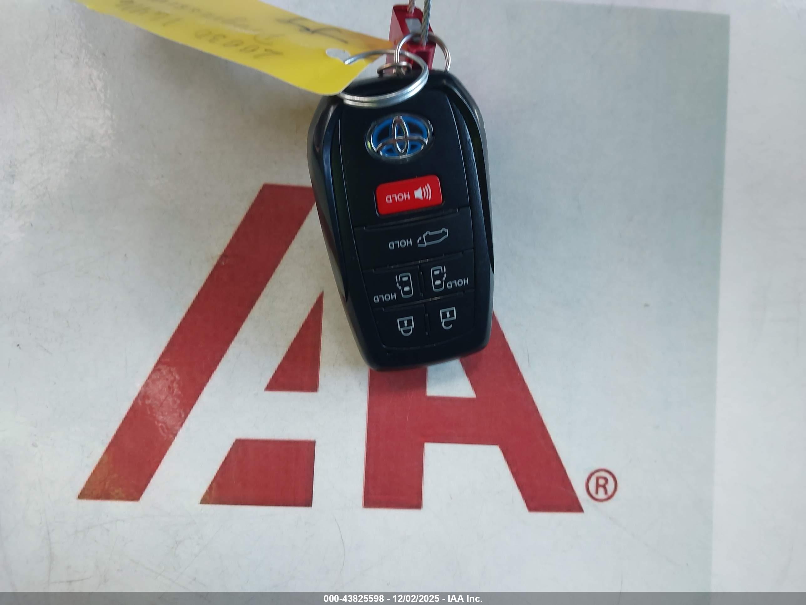 TOYOTA SIENNA image 11