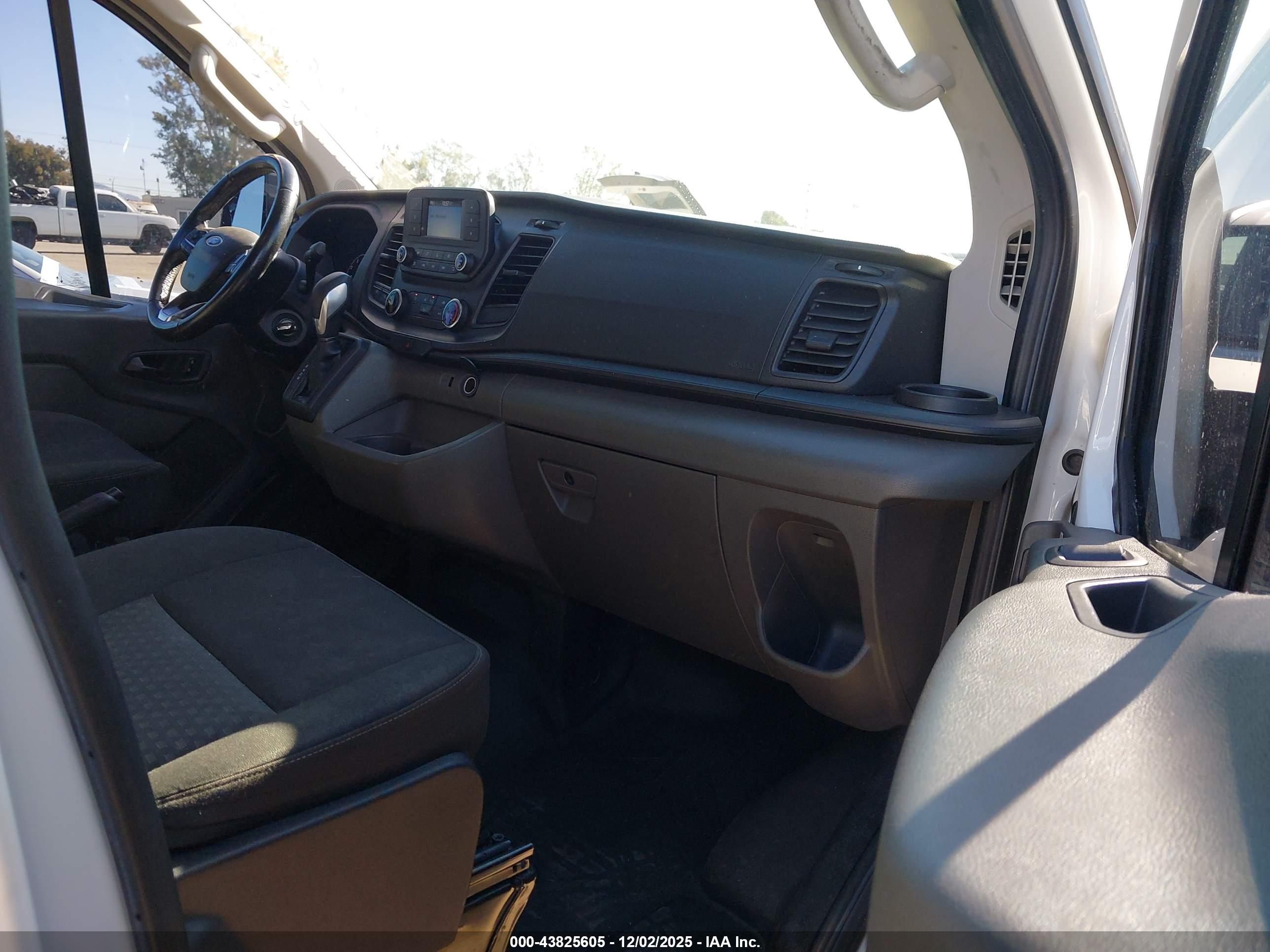FORD TRANSIT-250 image 5