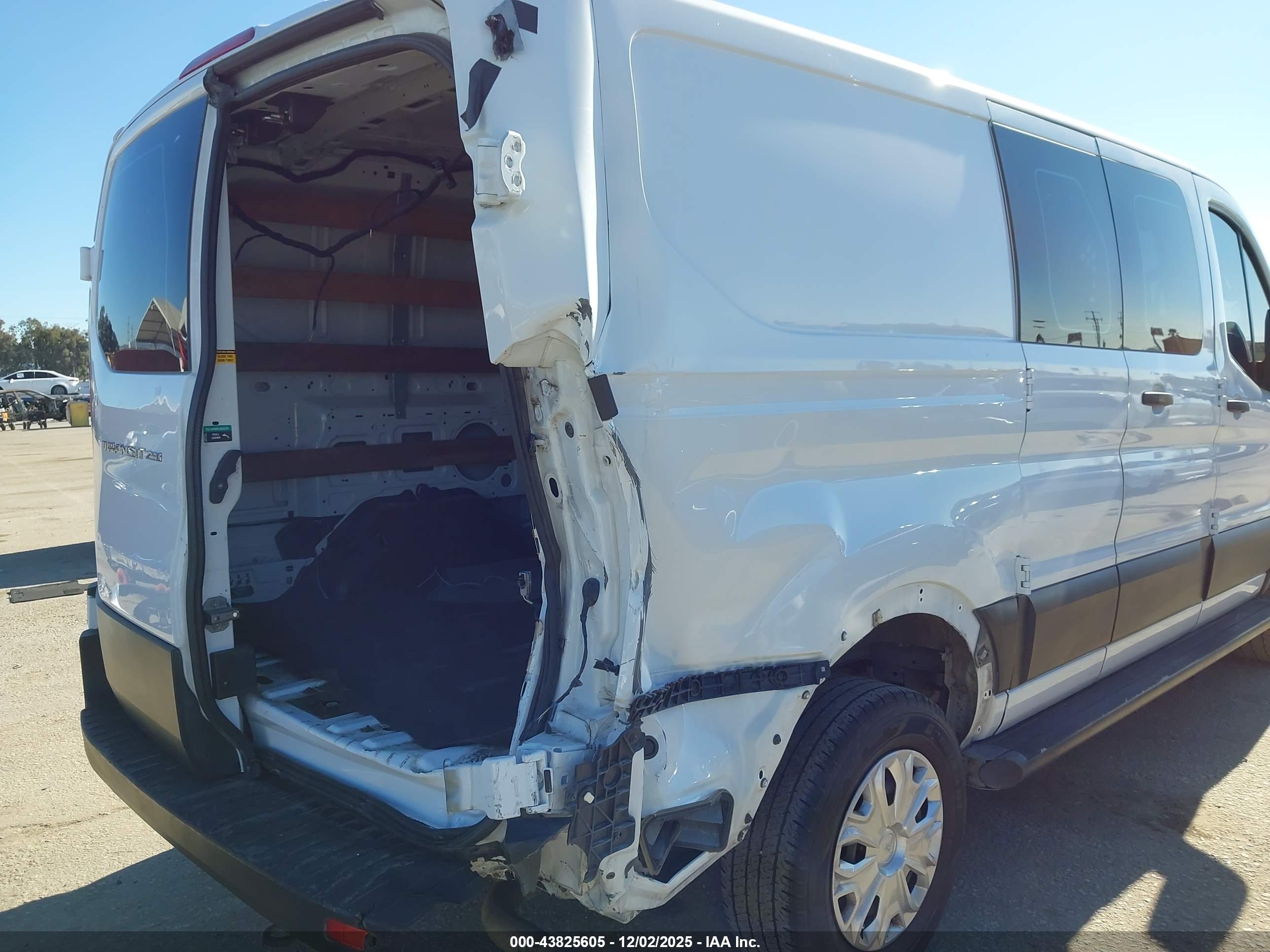 FORD TRANSIT-250 image 6