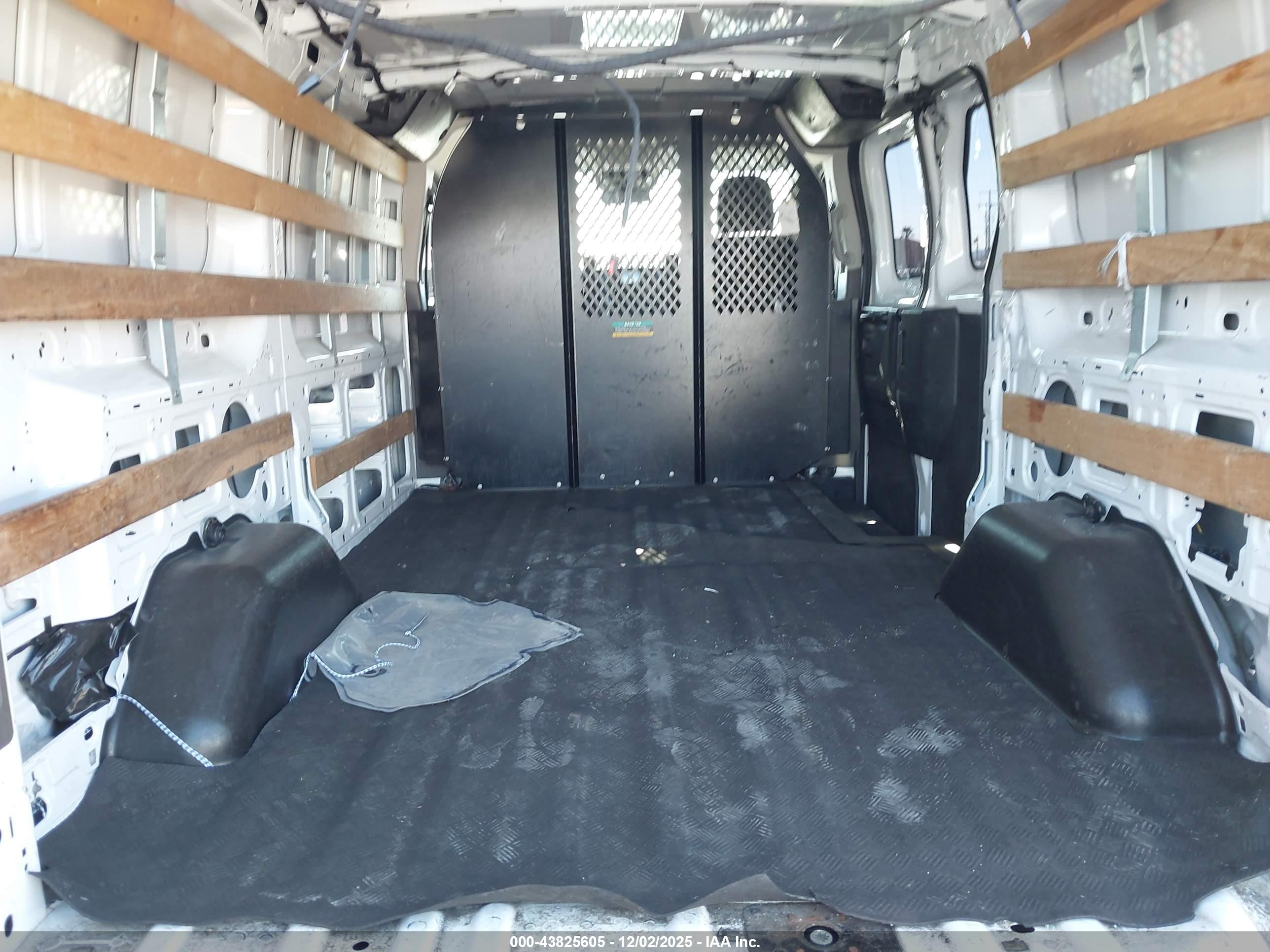 FORD TRANSIT-250 image 8