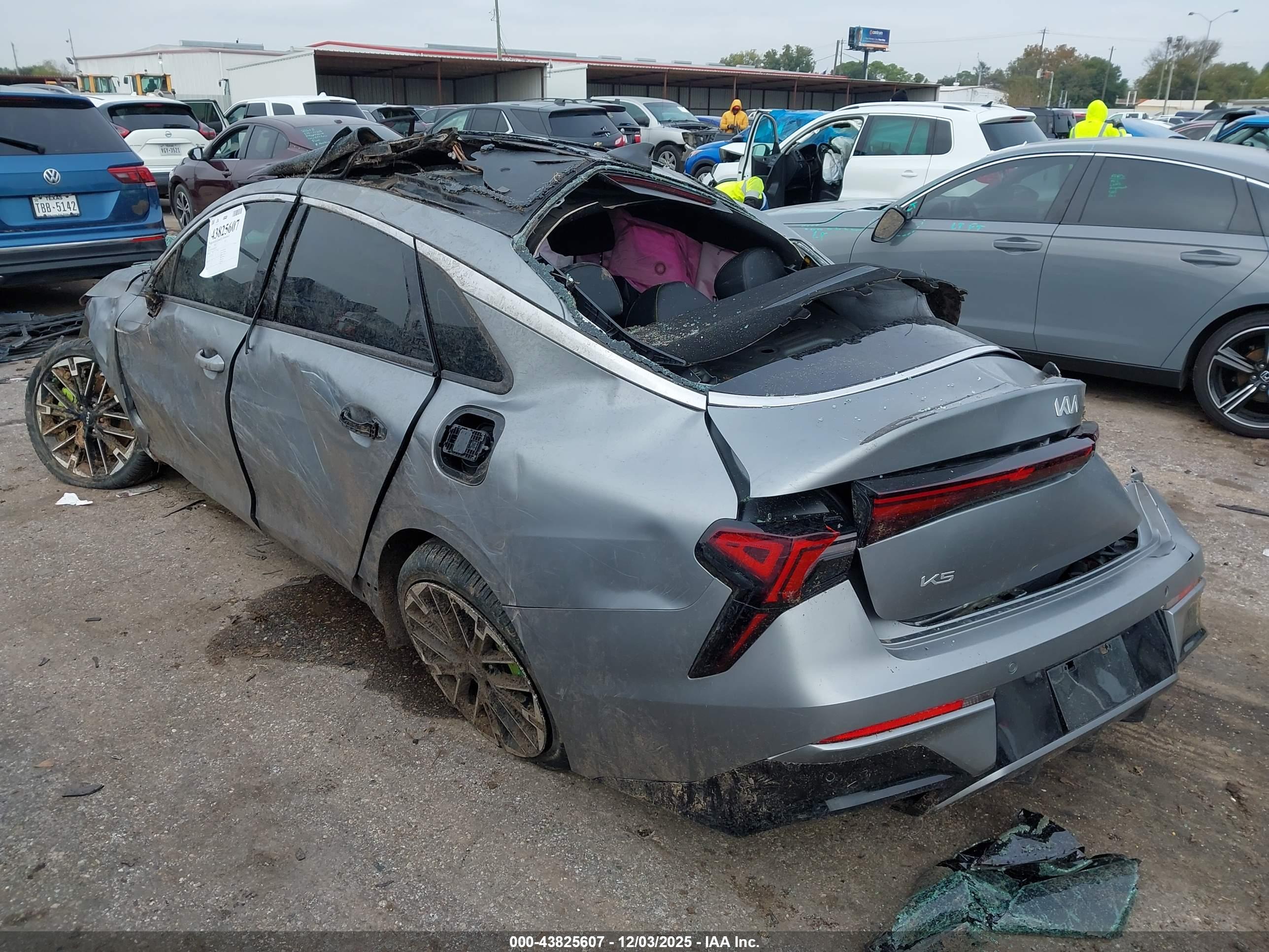 KIA K5 image 3