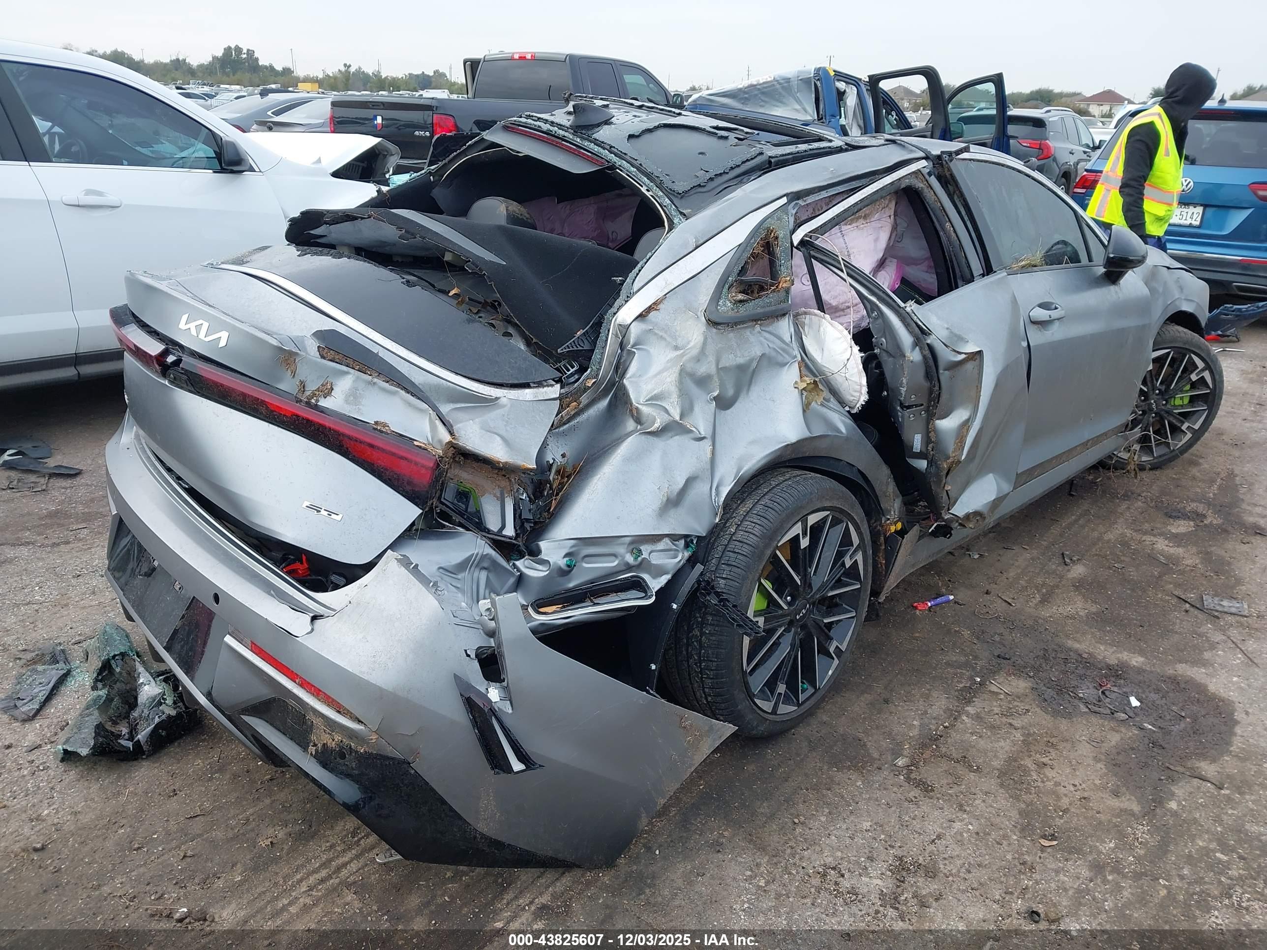 KIA K5 image 4