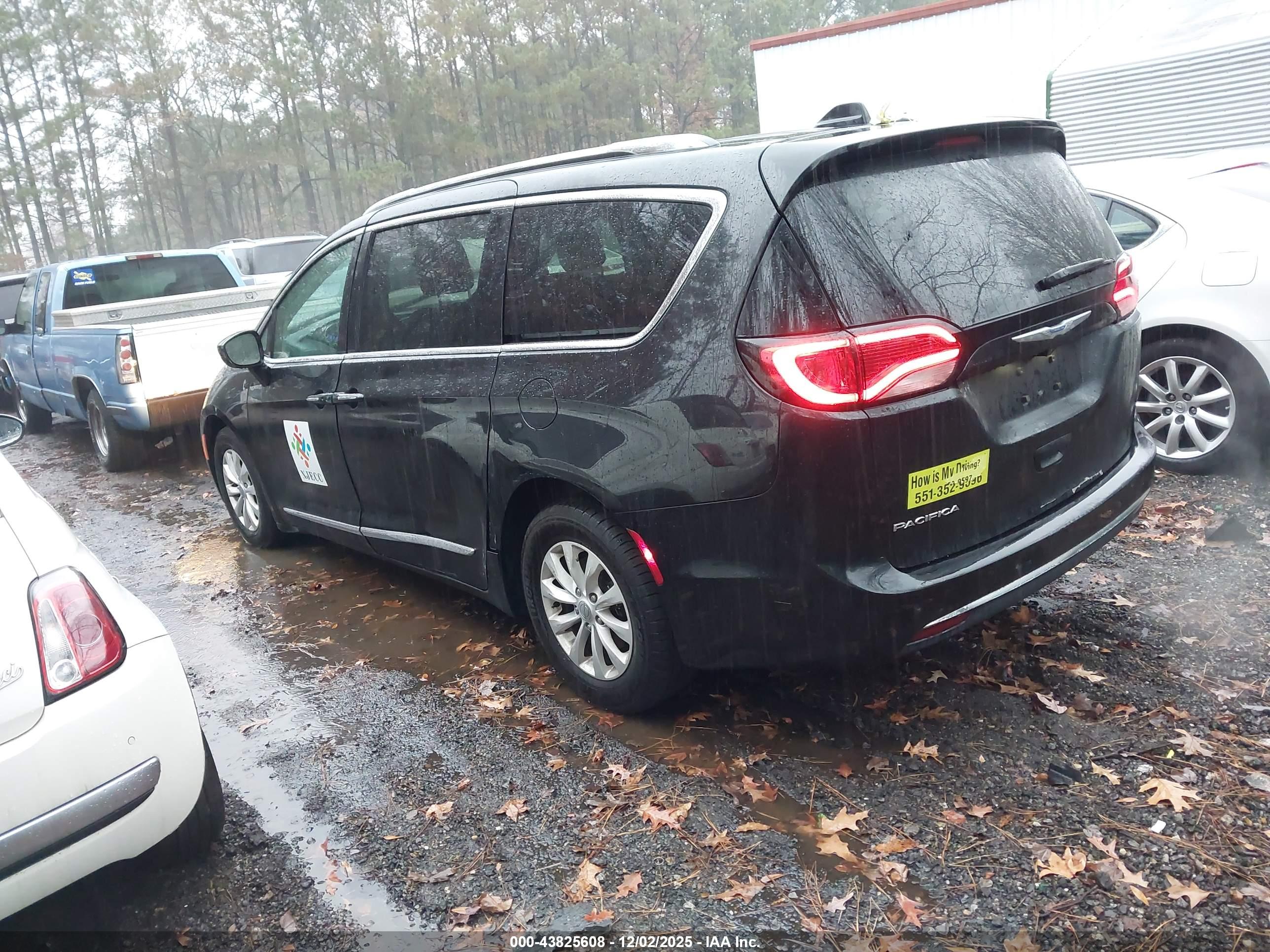 CHRYSLER PACIFICA image 3