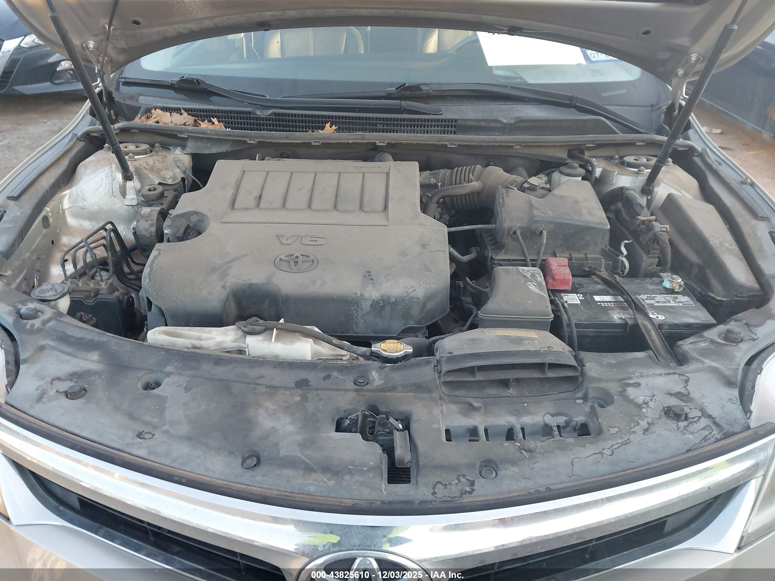 TOYOTA AVALON image 10