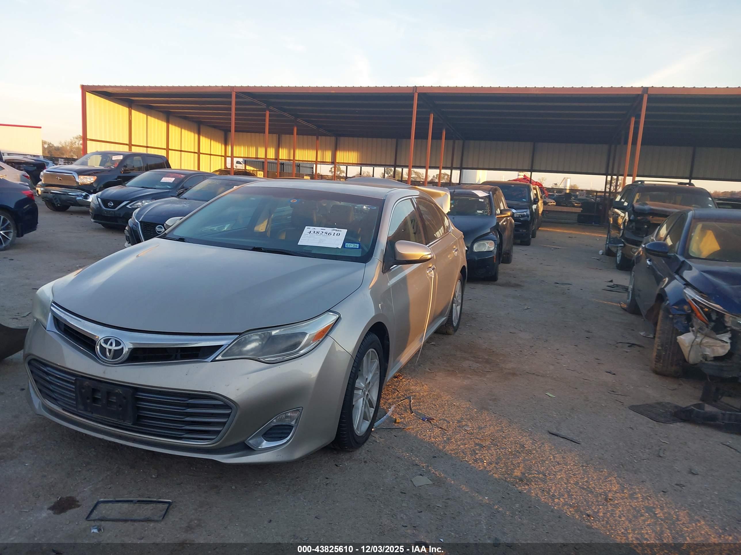 TOYOTA AVALON image 2