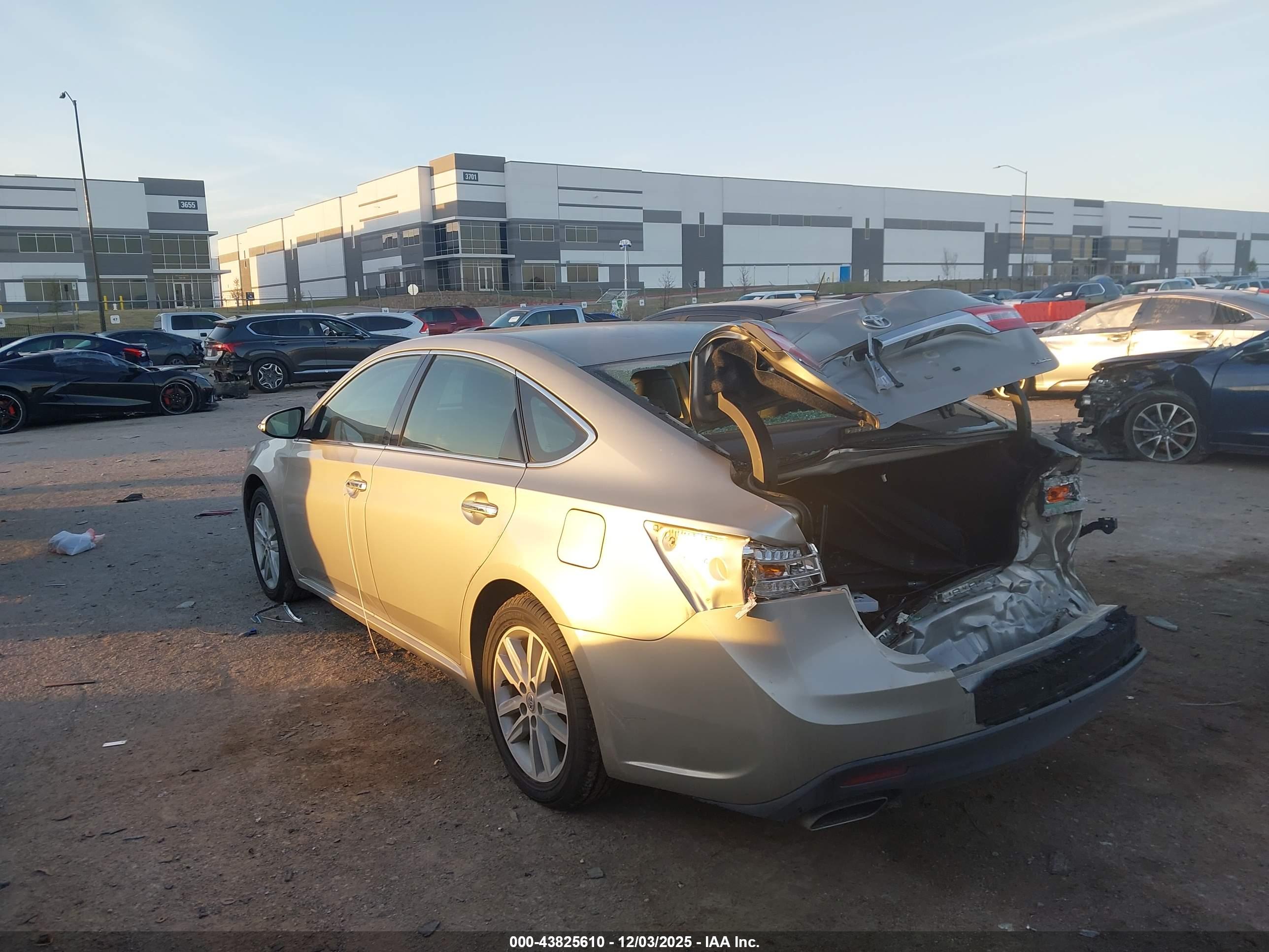 TOYOTA AVALON image 3