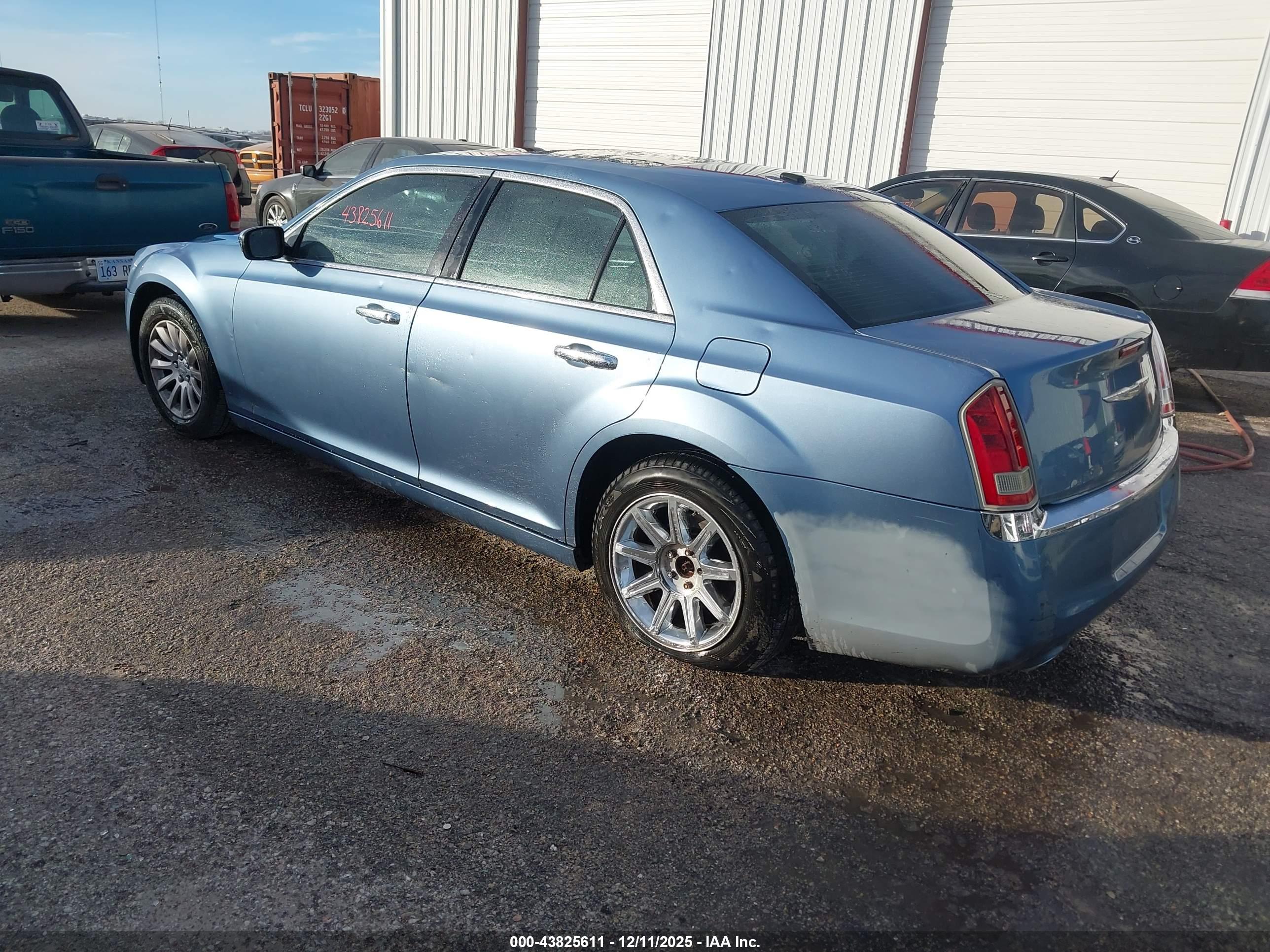 CHRYSLER 300 image 3