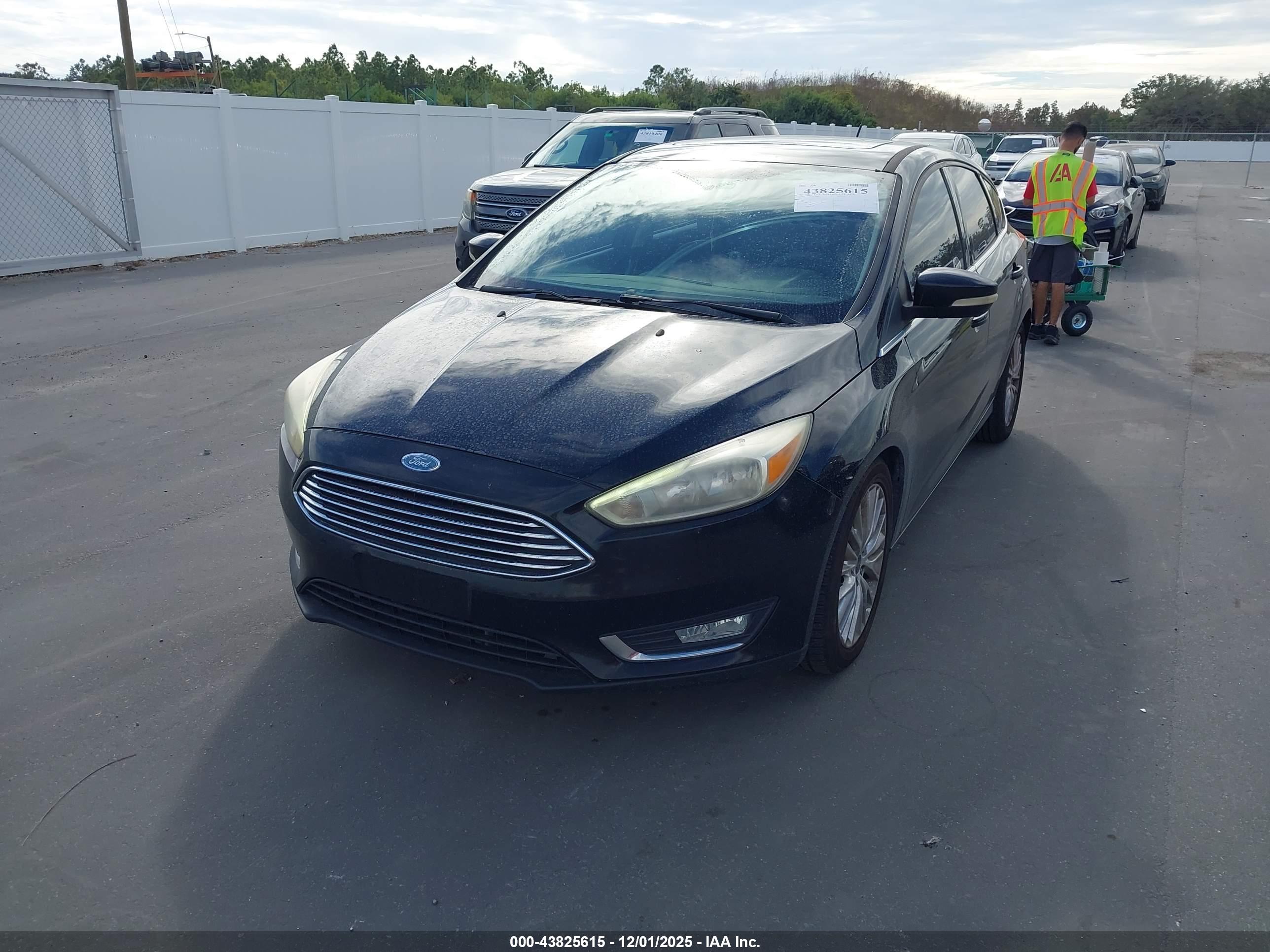 FORD FOCUS image 2