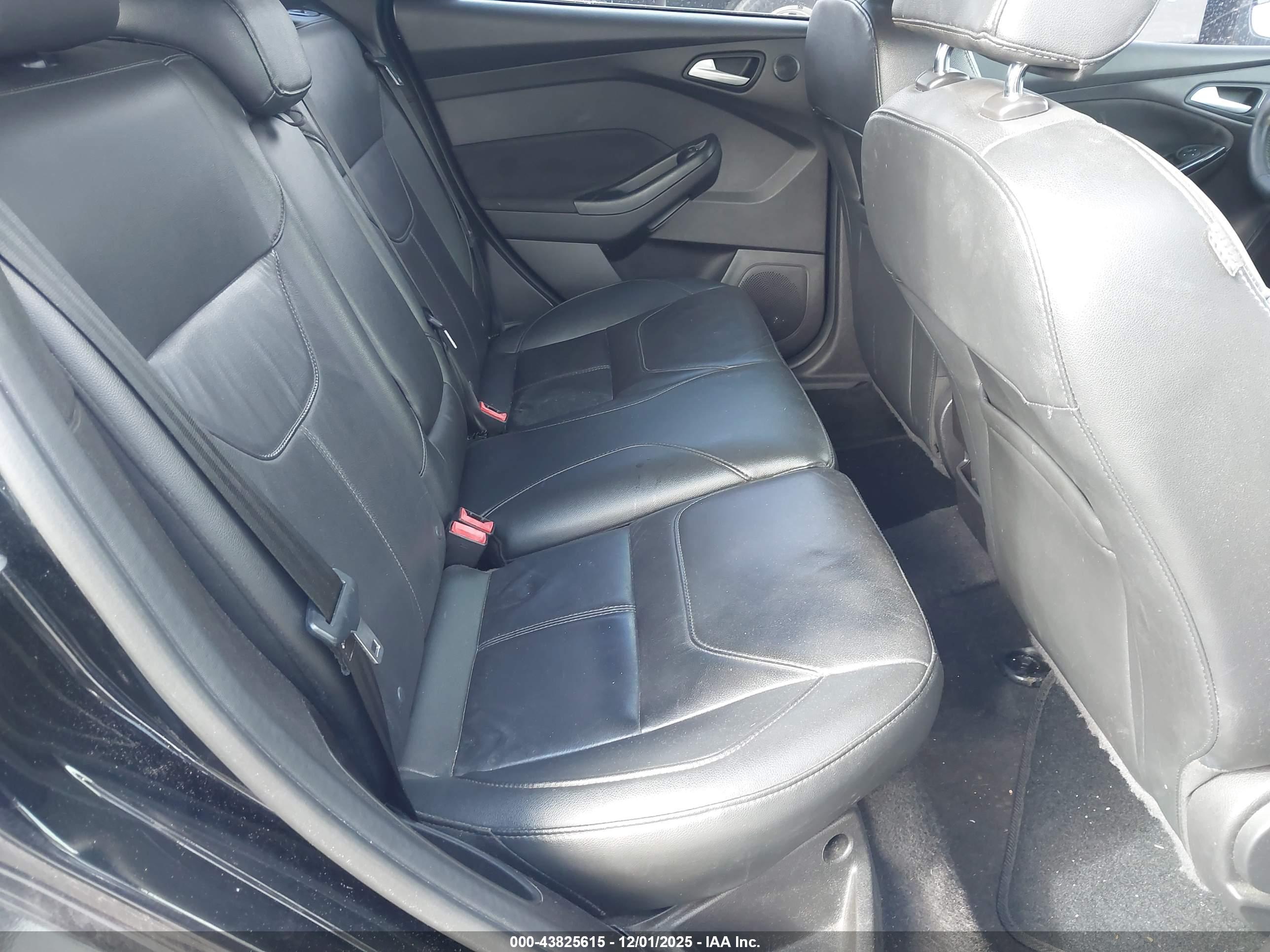 FORD FOCUS image 8