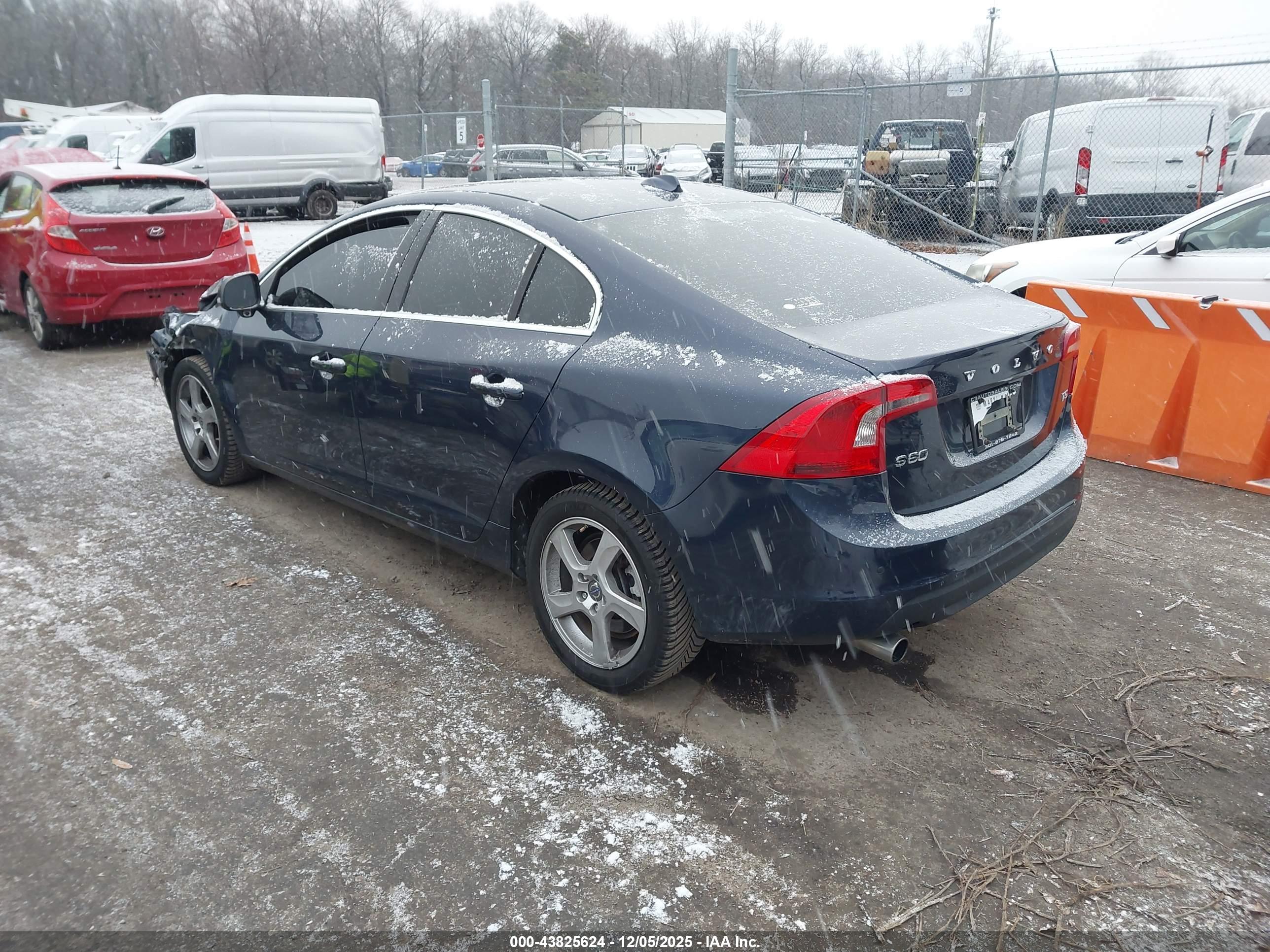 VOLVO S60 image 3