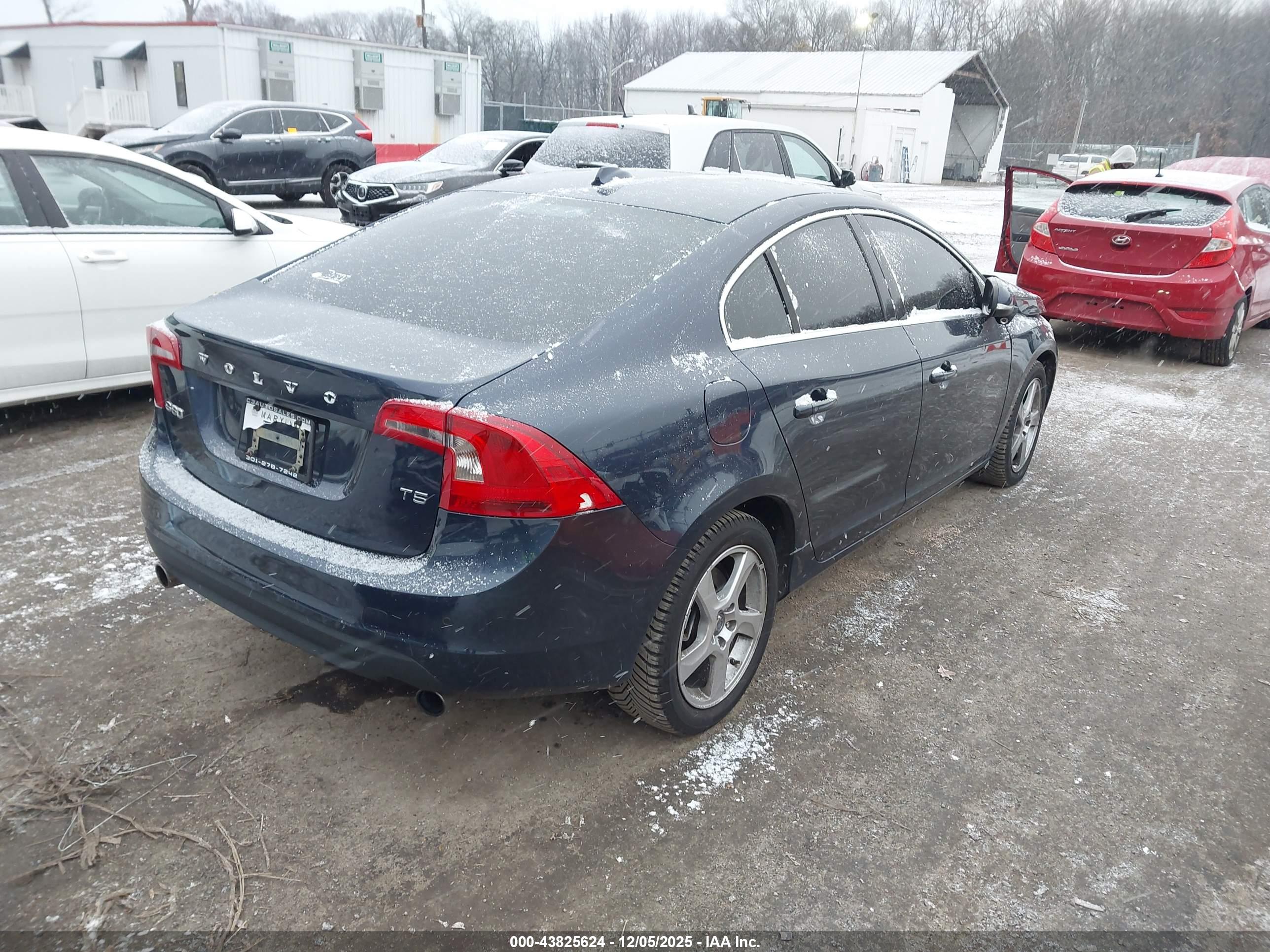 VOLVO S60 image 4